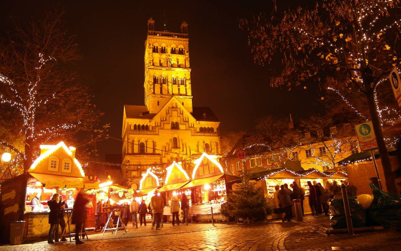 Neuss Weihnachtsmarkt Quirinusmünster