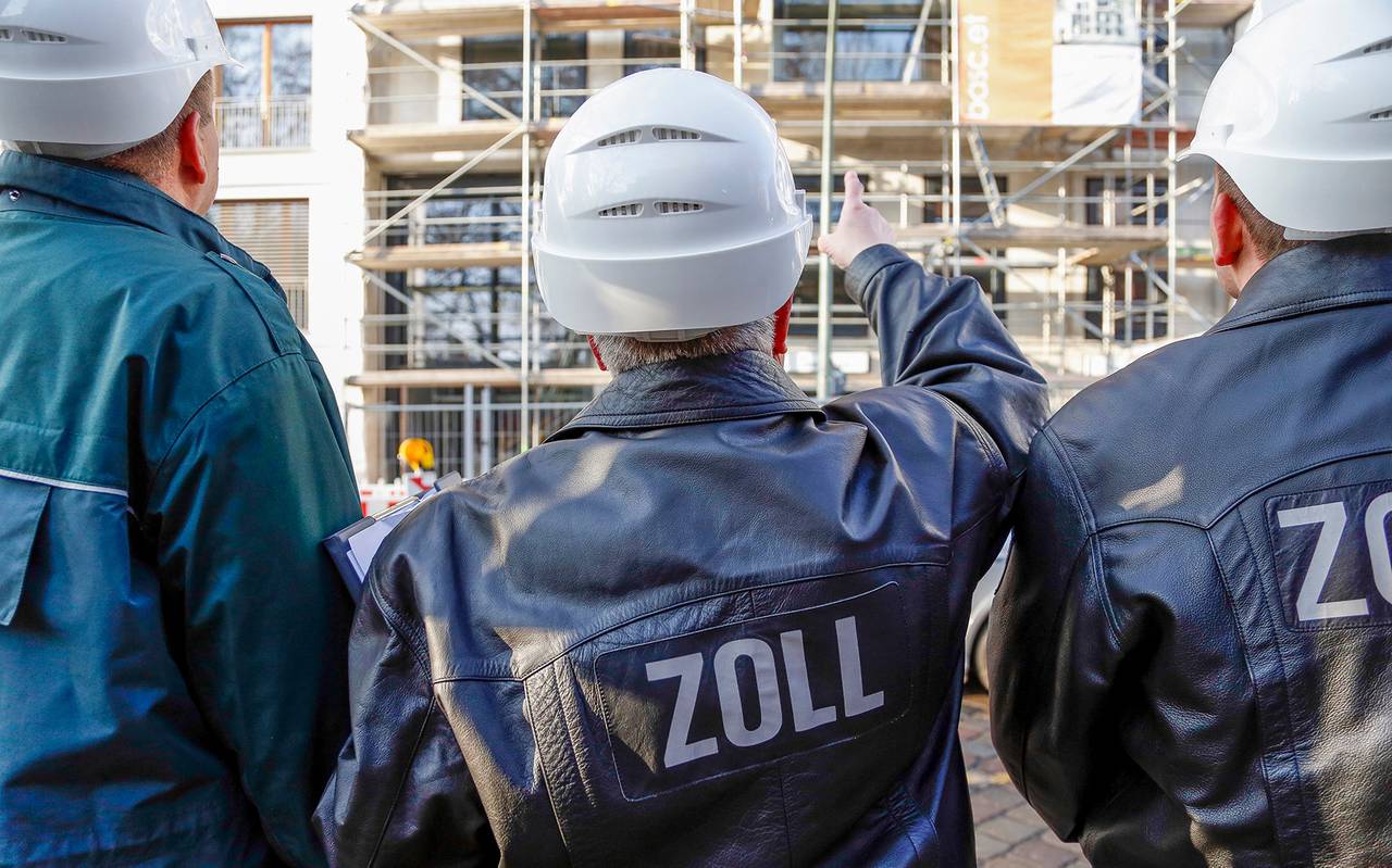Zollkontrolle auf einer Baustelle
