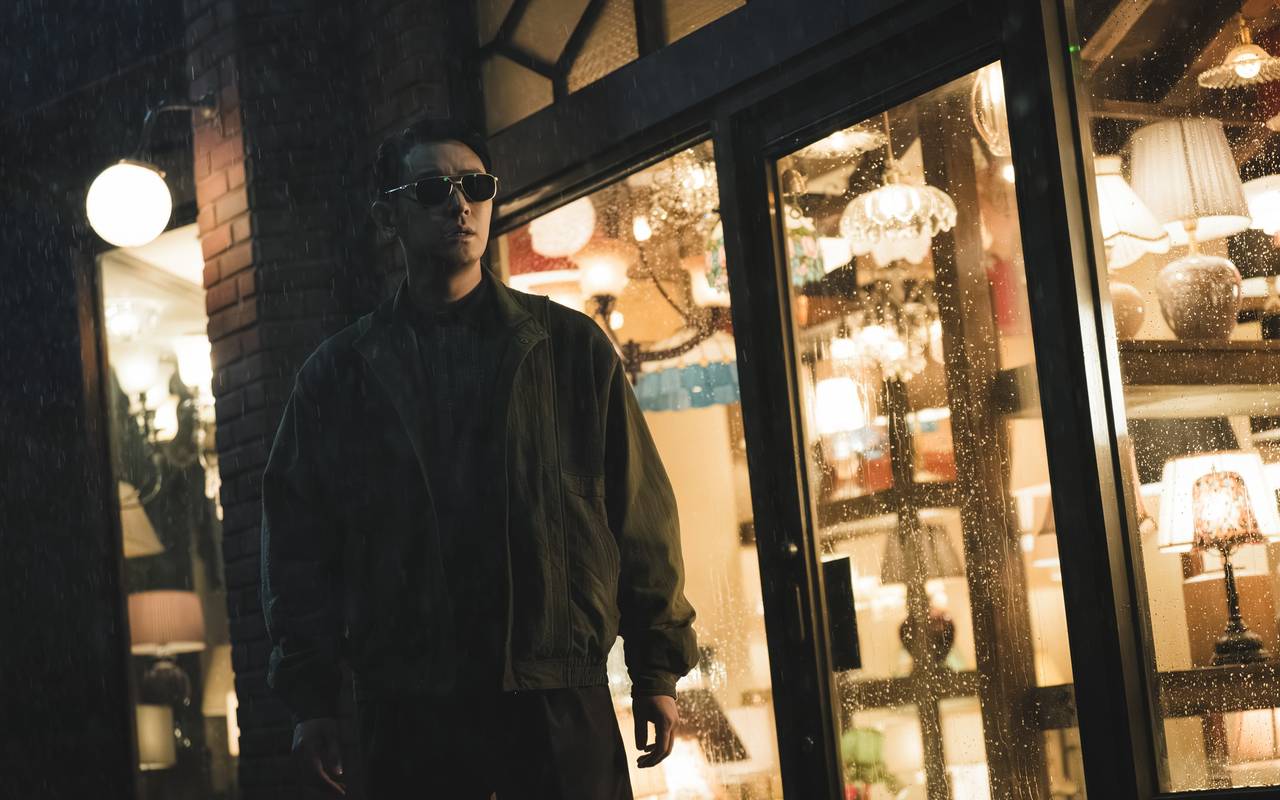 Der Inhaber des Light Shops.