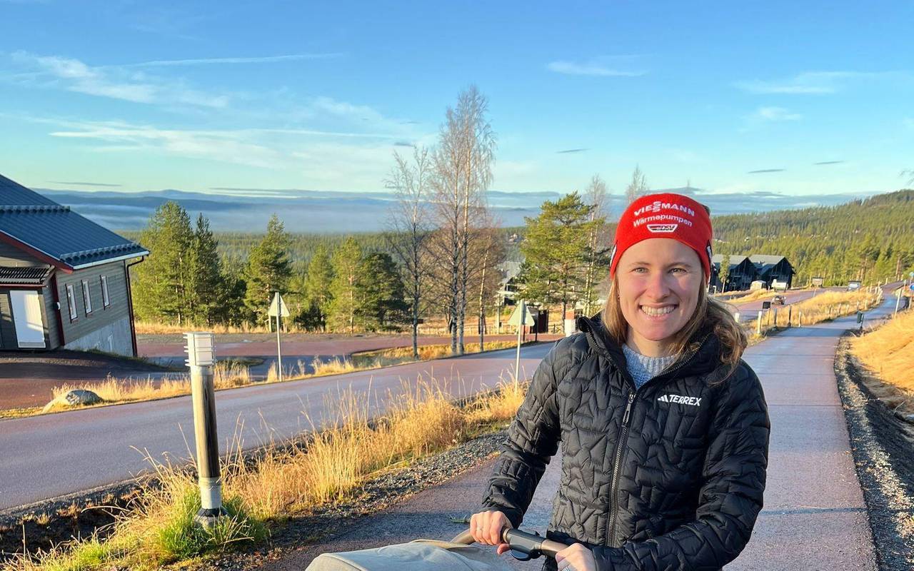 Biathletin Janina Hettich-Walz mit ihrer Tochter Karlotta