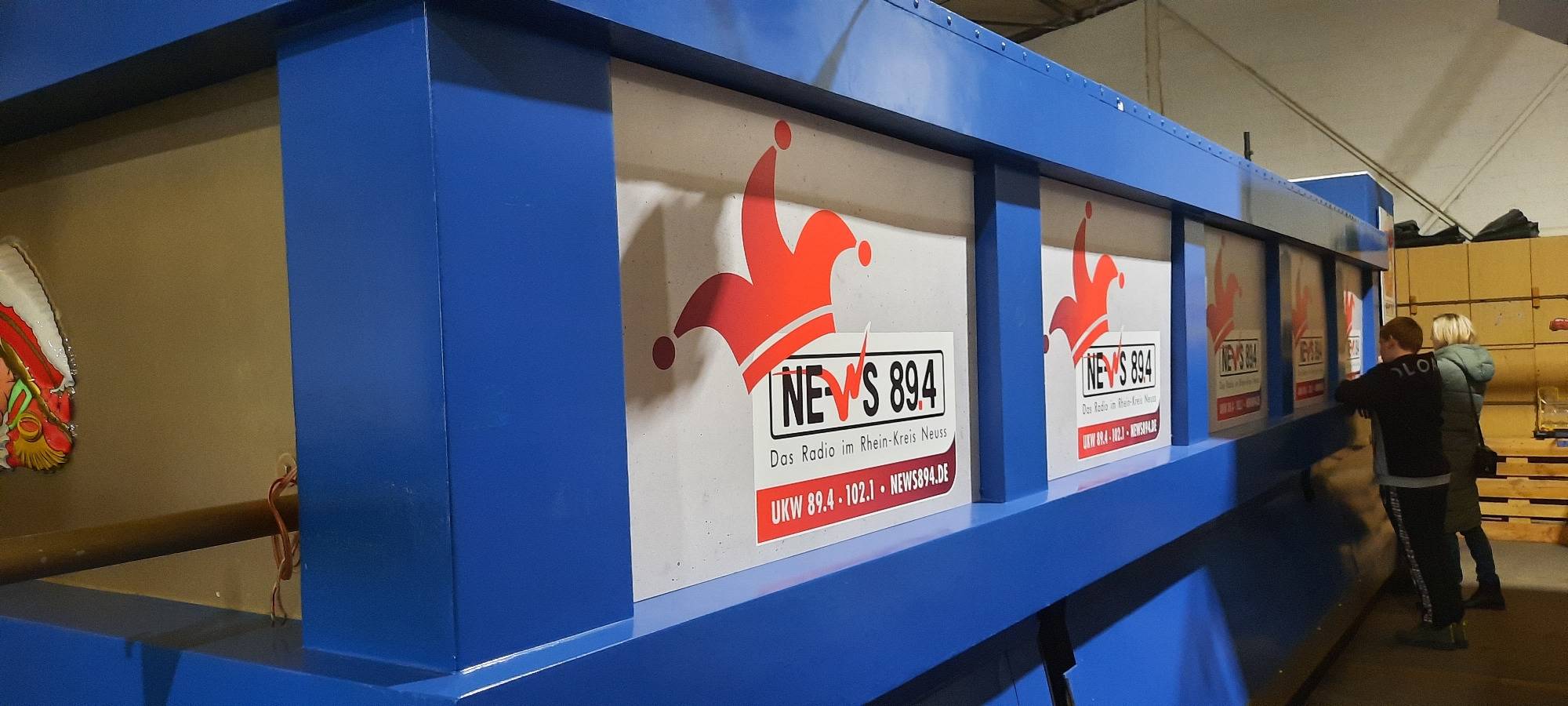 NE-WS 89.4-Karnevalswagen ist bereit für Kappessonntagszug