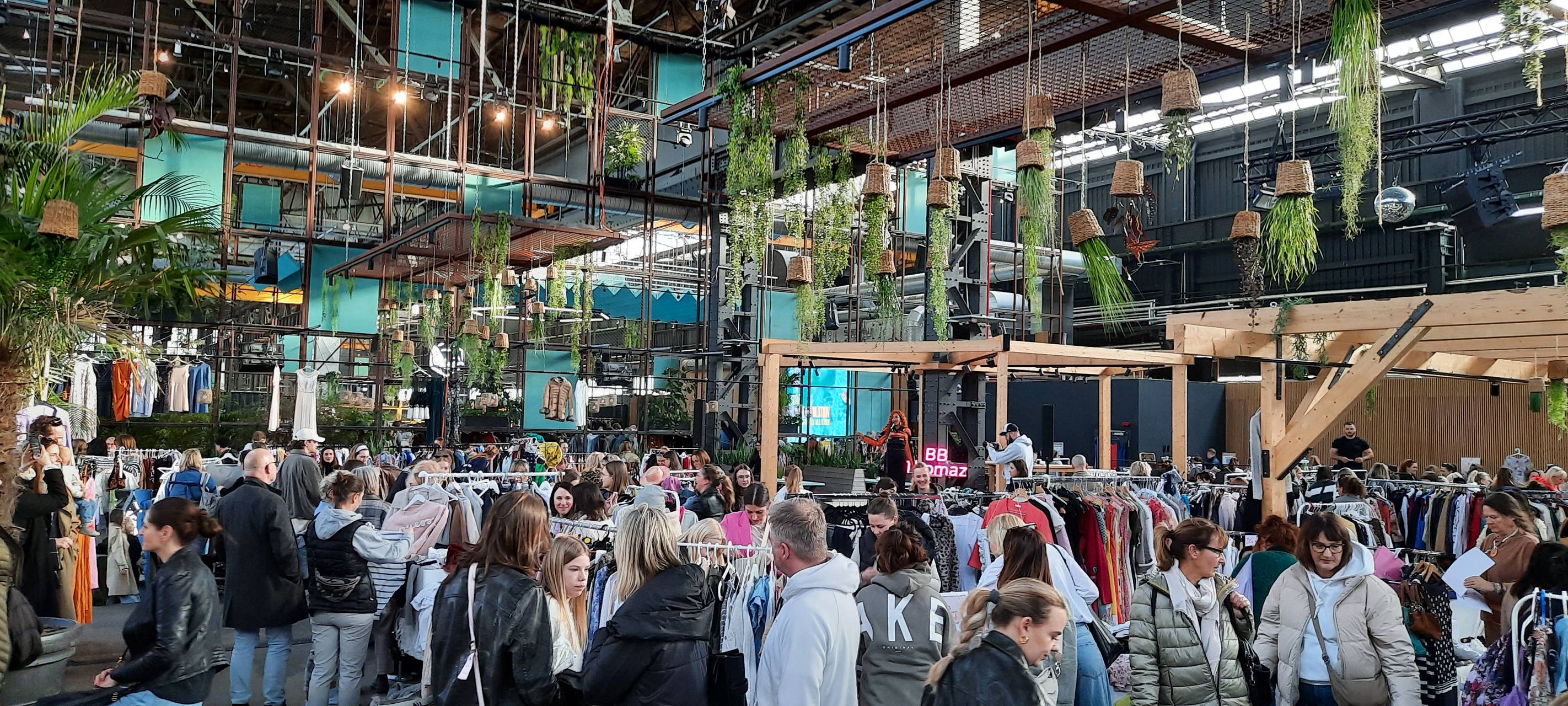 Meerbusch-Büderich: Nachtyard zieht ins Rheinriff 