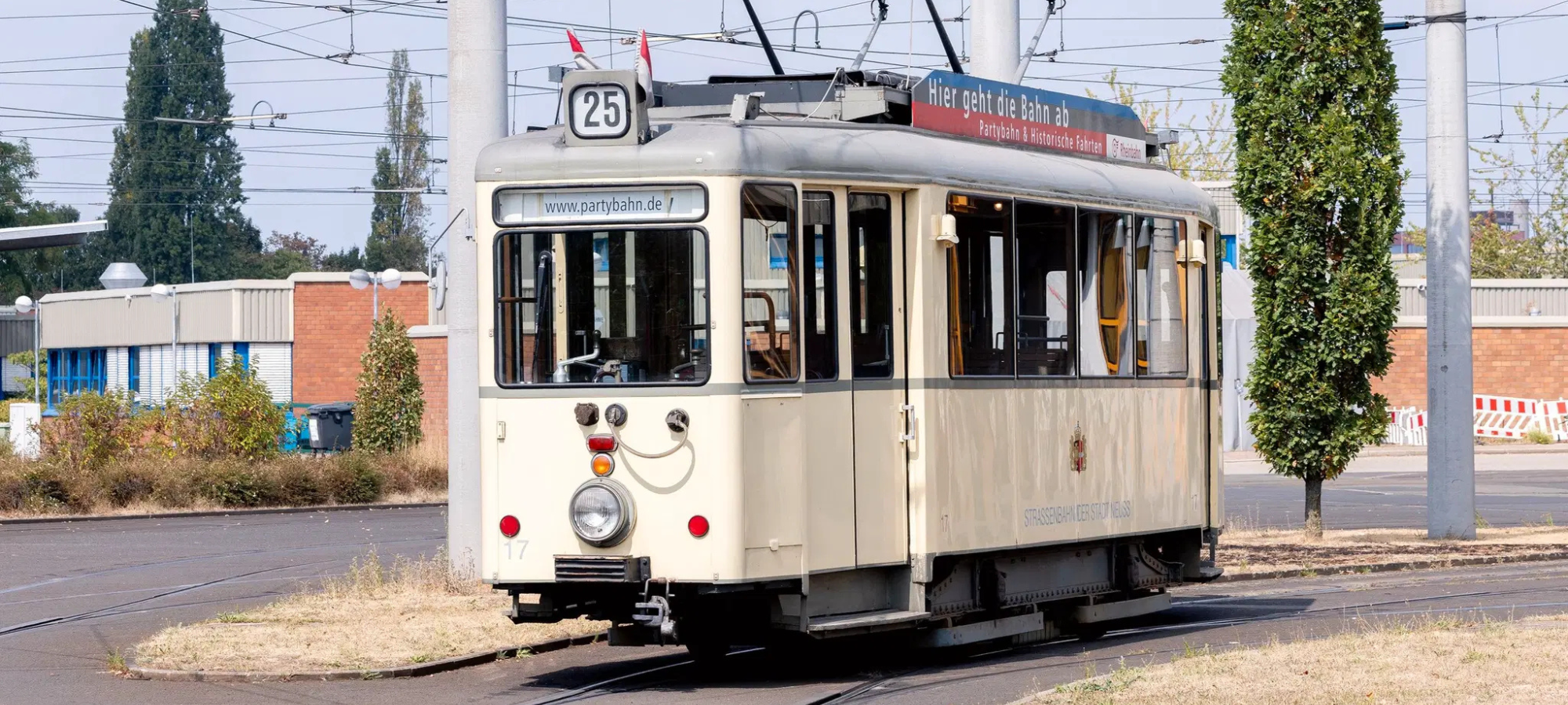 Rechtsextremer Vortrag in Oldiebahn: Rheinbahn schockiert