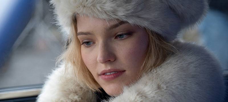 Anna ist auf dem Weg zu ihrem nächsten Agenten-Auftrag.