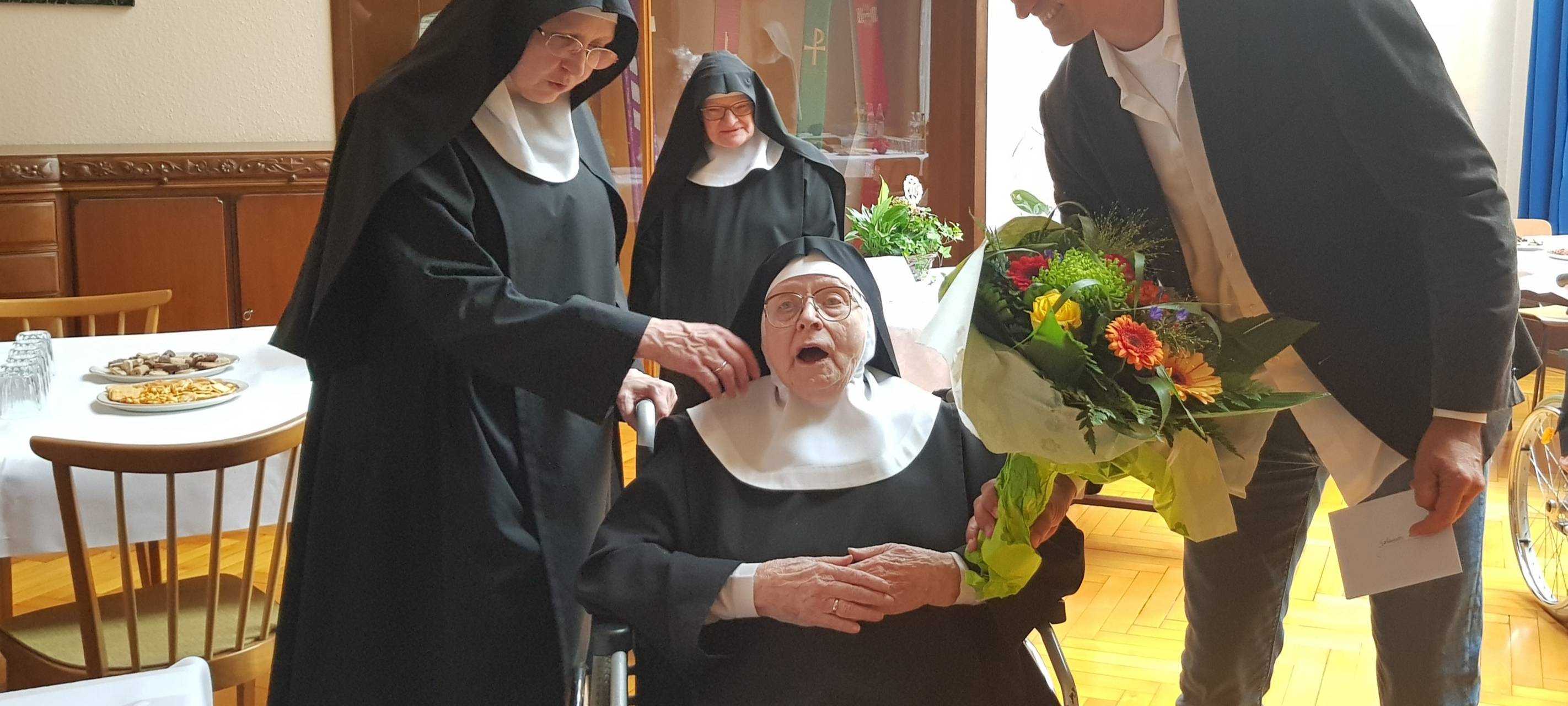 Agnes Leffin (100 Jahre alt)