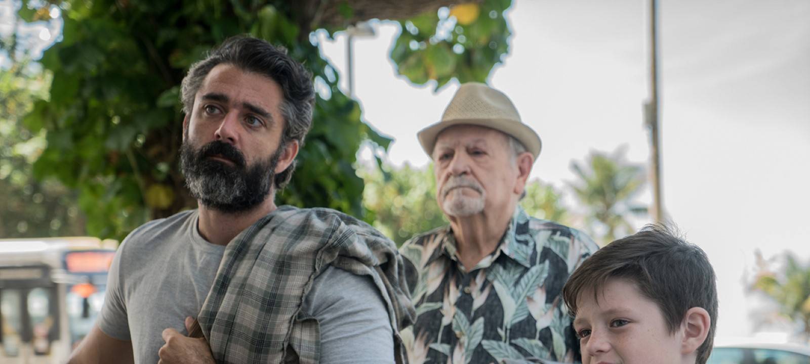 Roberto freut sich, mit seinem Vater und seinem Sohn nach Brasilien zu reisen.