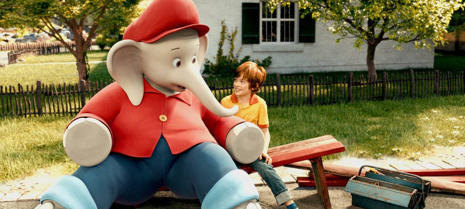 Otto und Benjamin sitzen gemeinsam auf der Bank.