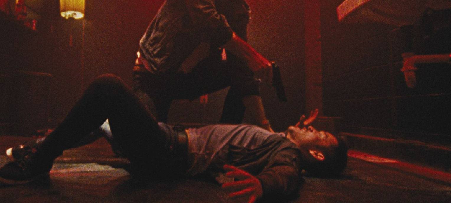 Moe gerät in eine Auseinandersetzung.