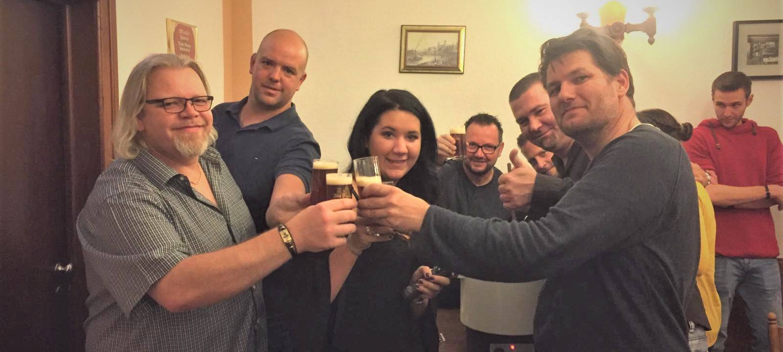 Bier machen und lachen