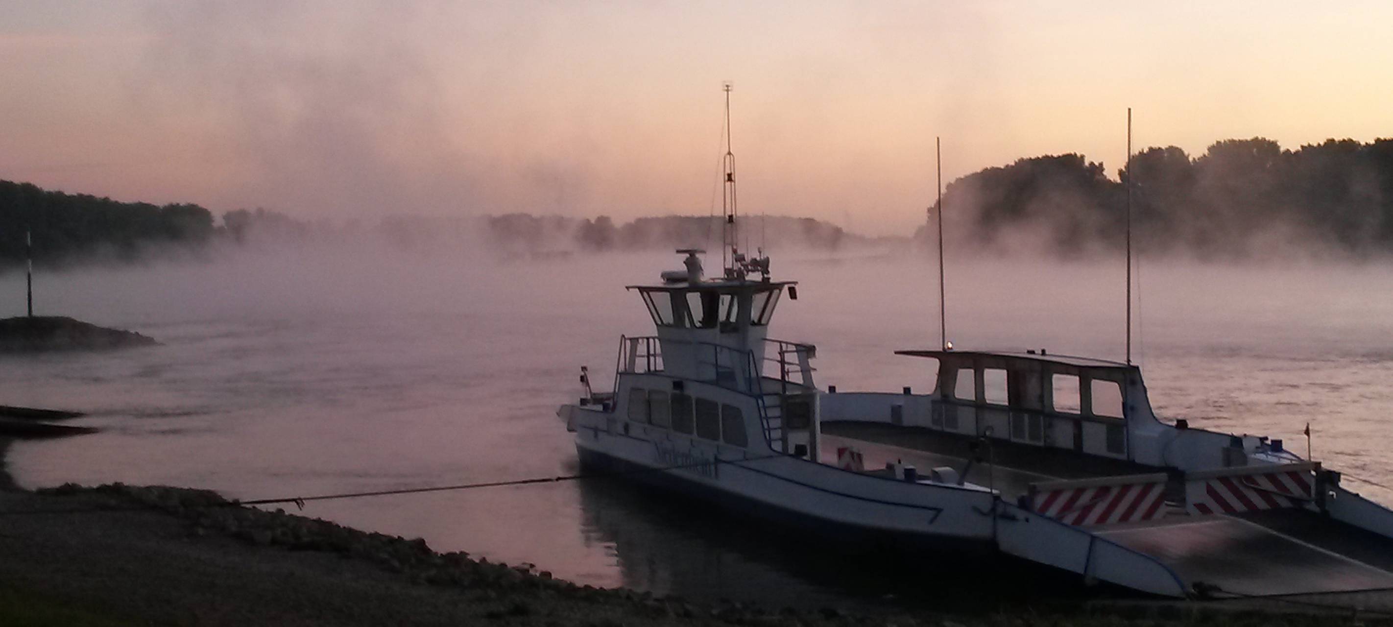 Rheinfähre Zons im Winter