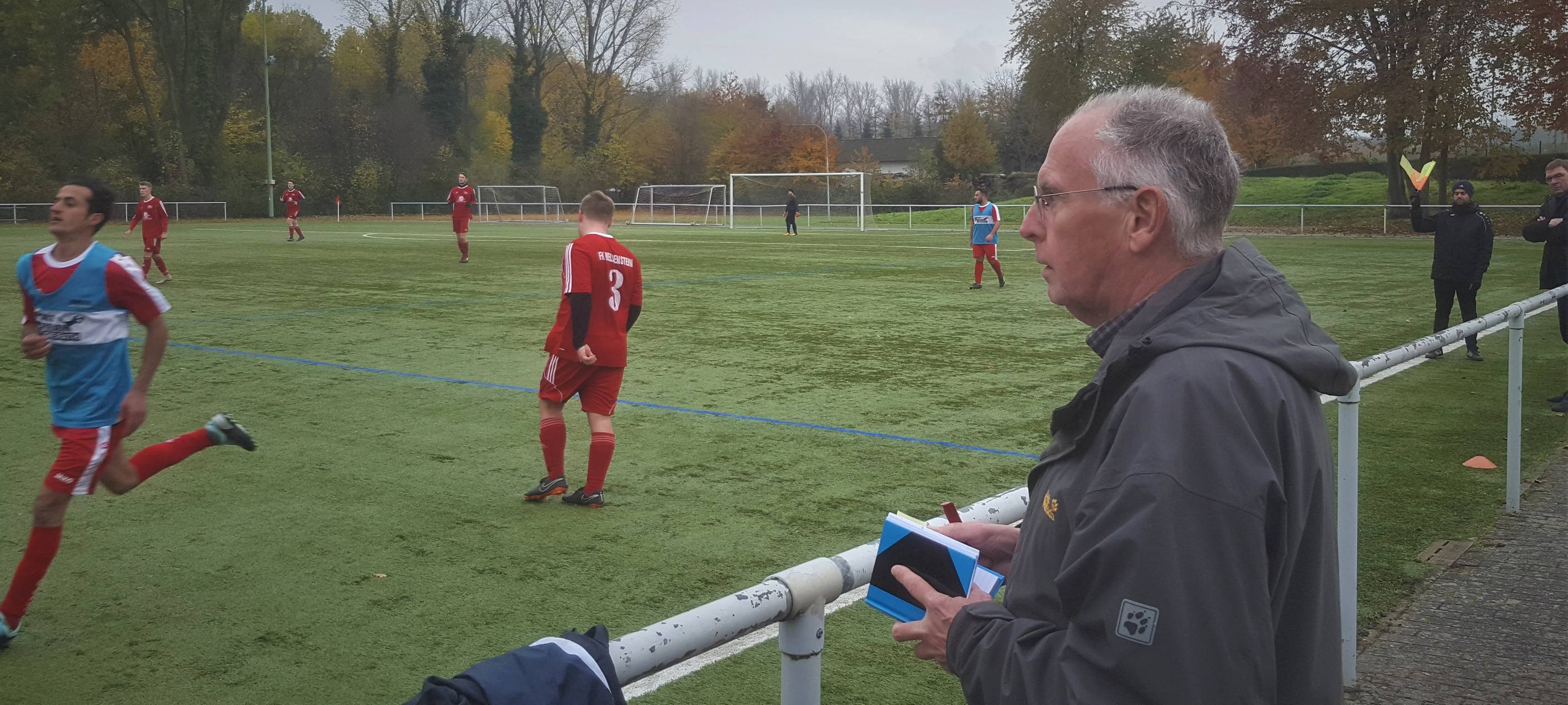 Schiri unter Beobachtung