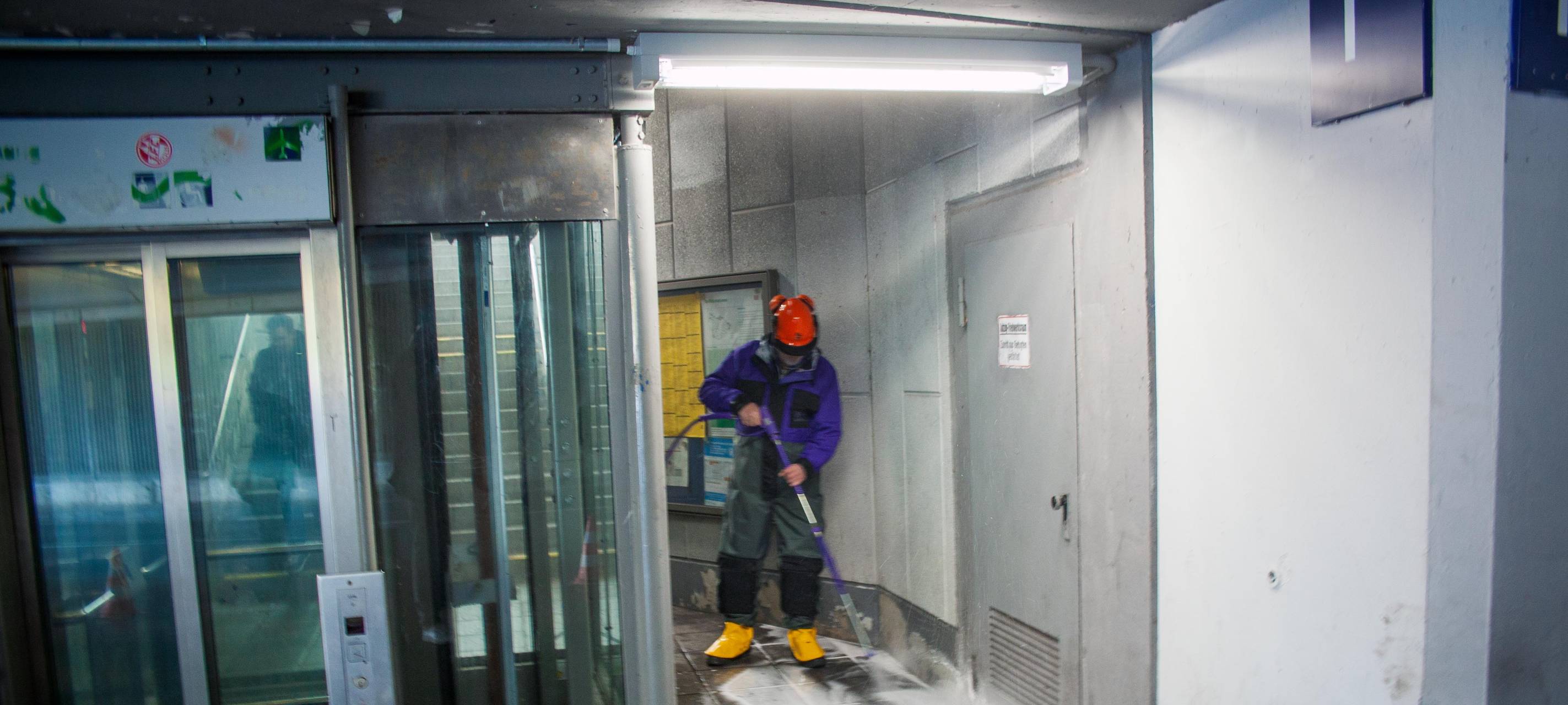 Bahnhof Dormagen wird sauberer