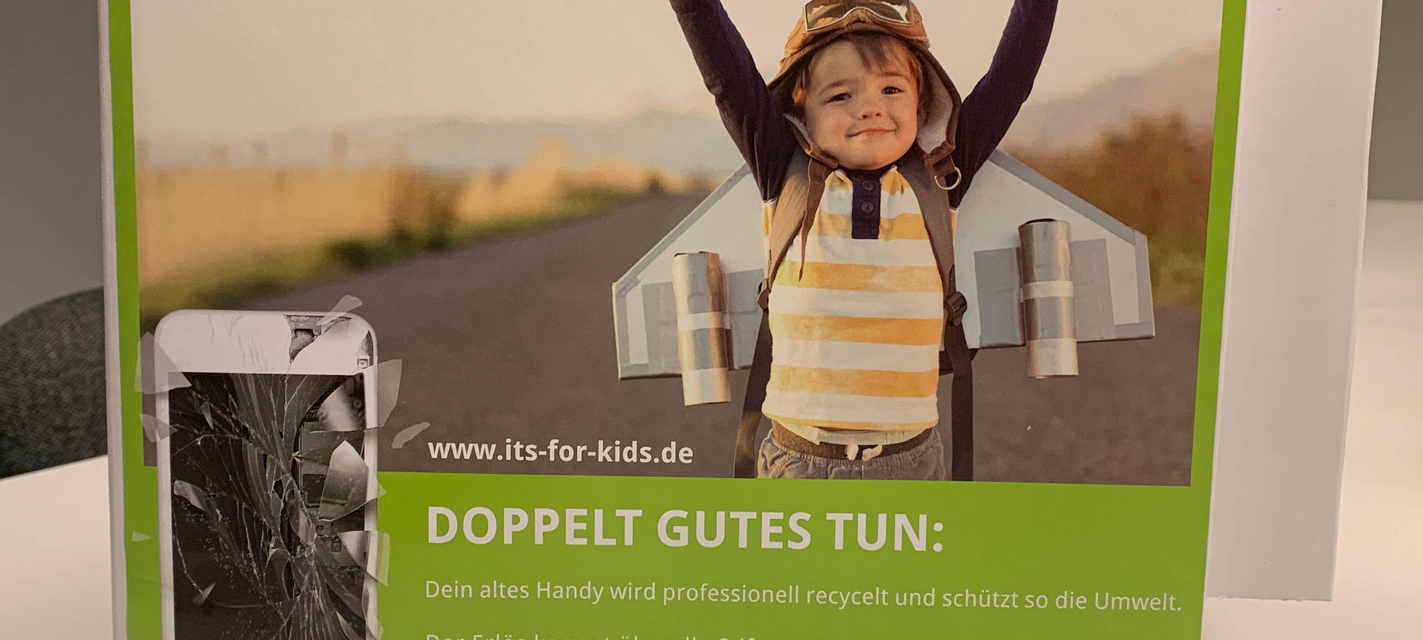 Handys für Kinder in Not
