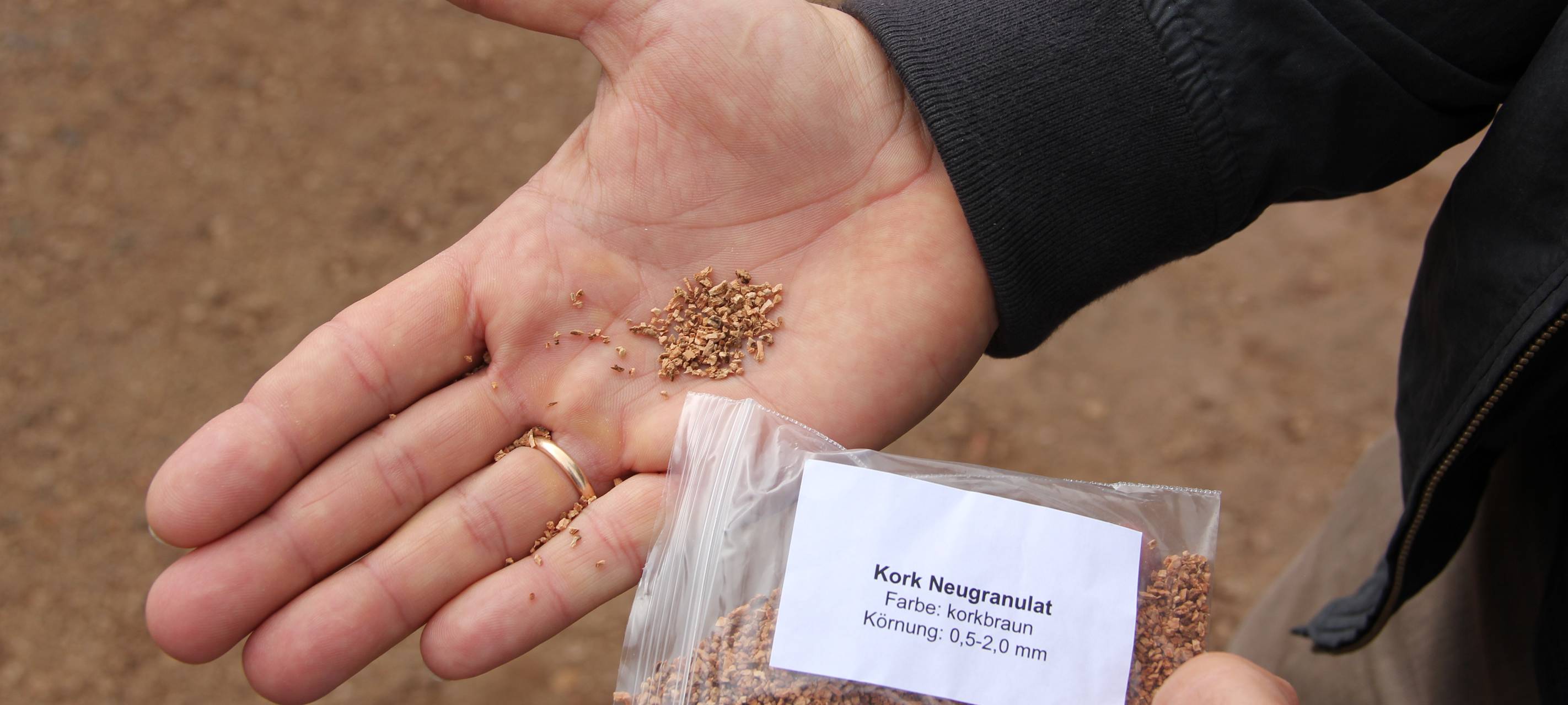 Kork auf Kunstrasenplatz