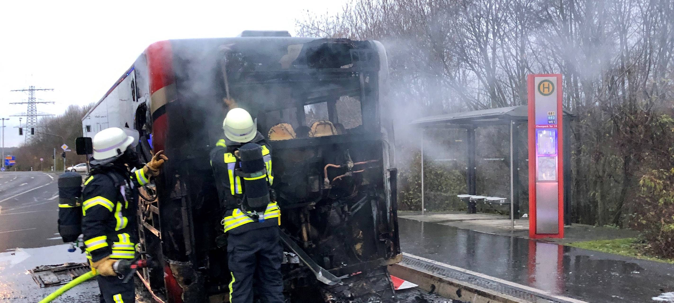 Linienbus fängt Feuer