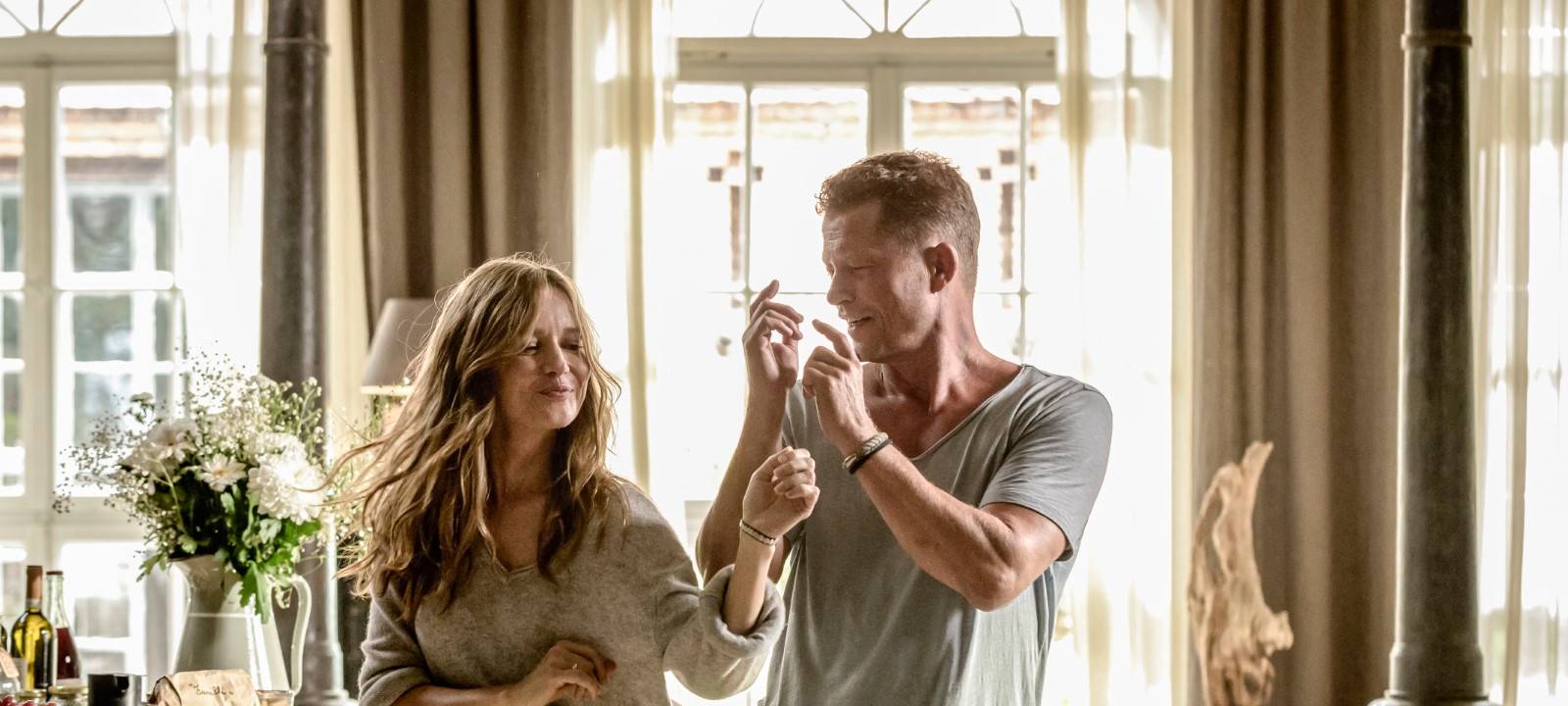 Noch sind Thomas und seine Freundin Linda happy.