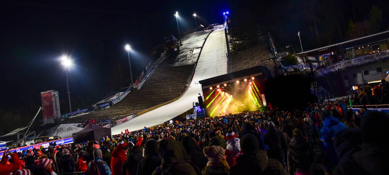 YouNotUs live in Willingen