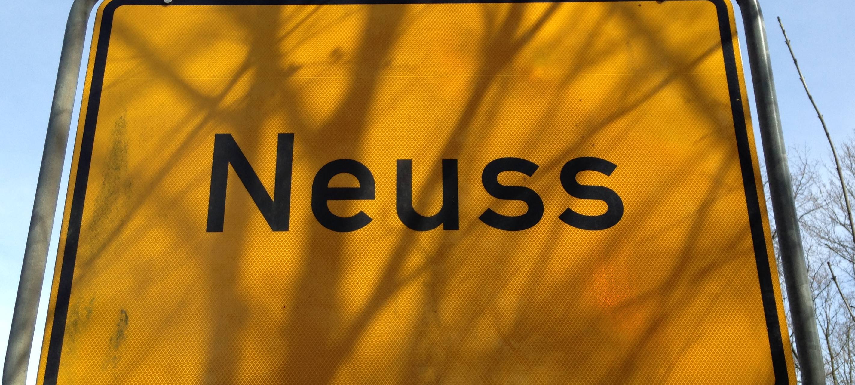 Kunstwerk in Neuss versetzt