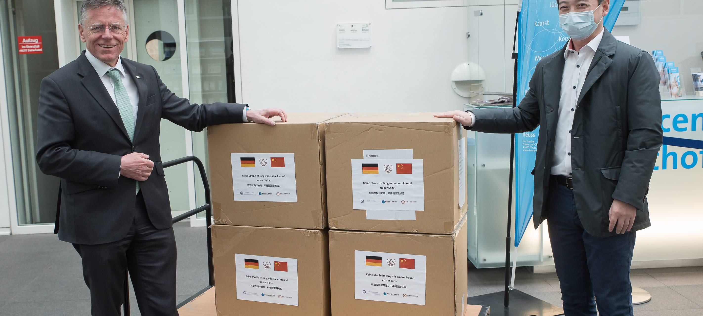 Maskenspende aus China
