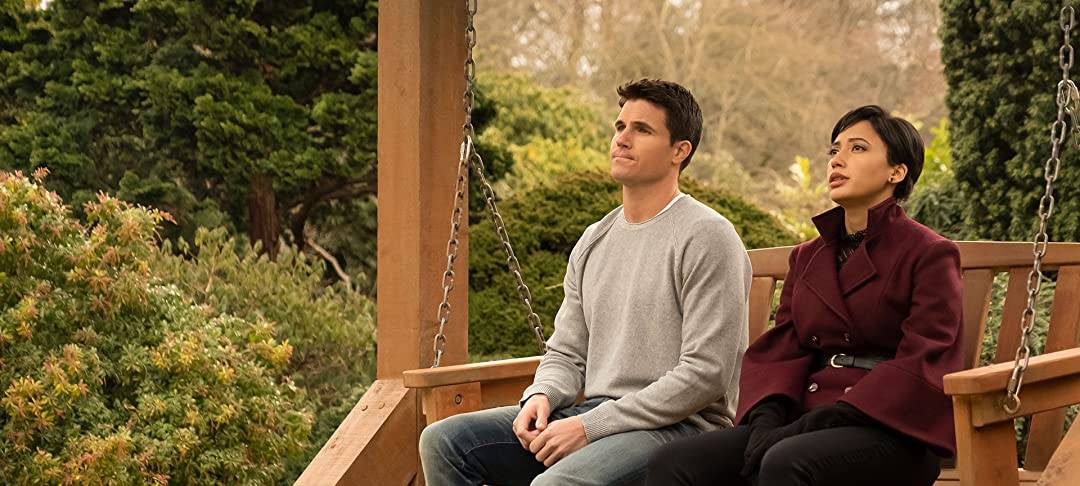 Nathan und Nora auf der Bank.