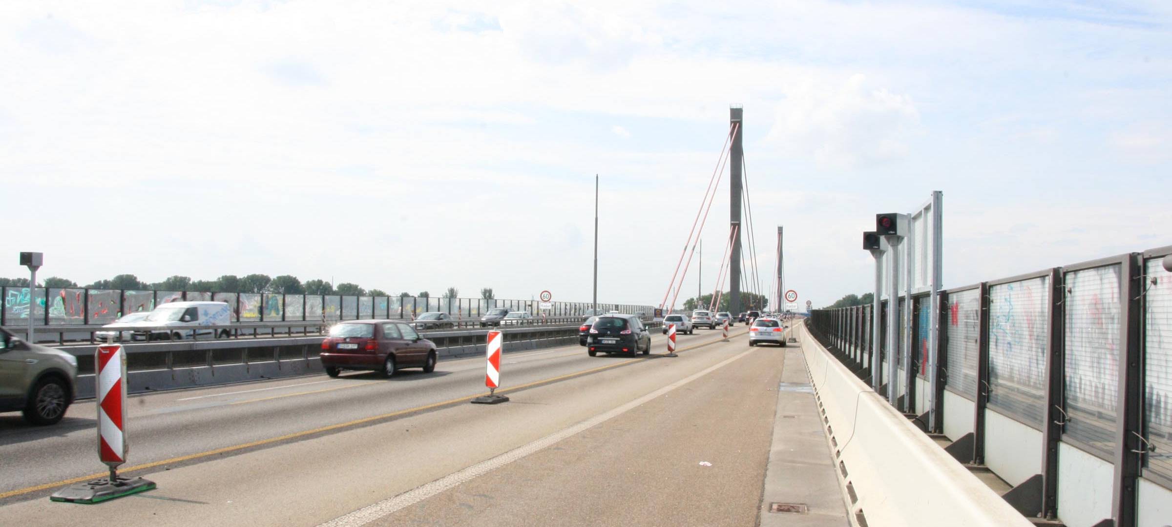 Sperrung der Rheinkniebrücke