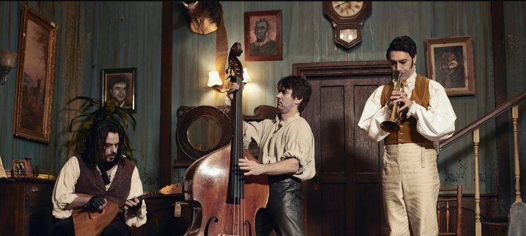 Die vier musizierenden Vampire.