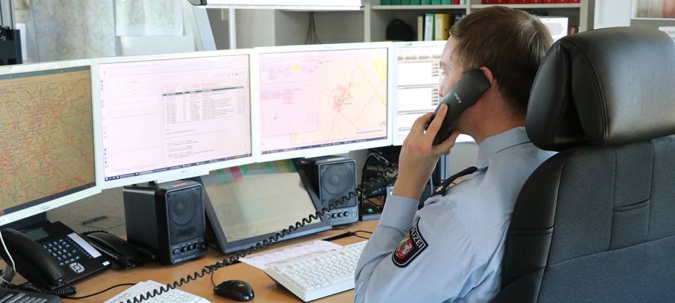 Brennende Motorräder in Neuss beschäftigen die Polizei