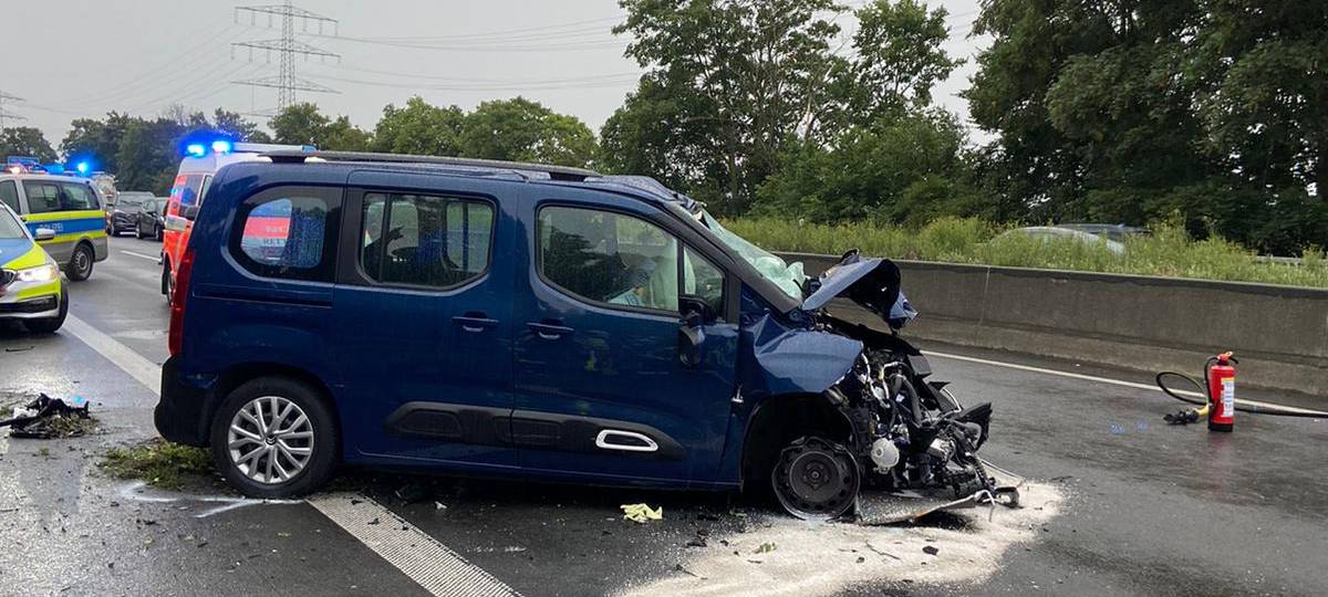 Schlimmer Unfall auf A57 bei Dormagen