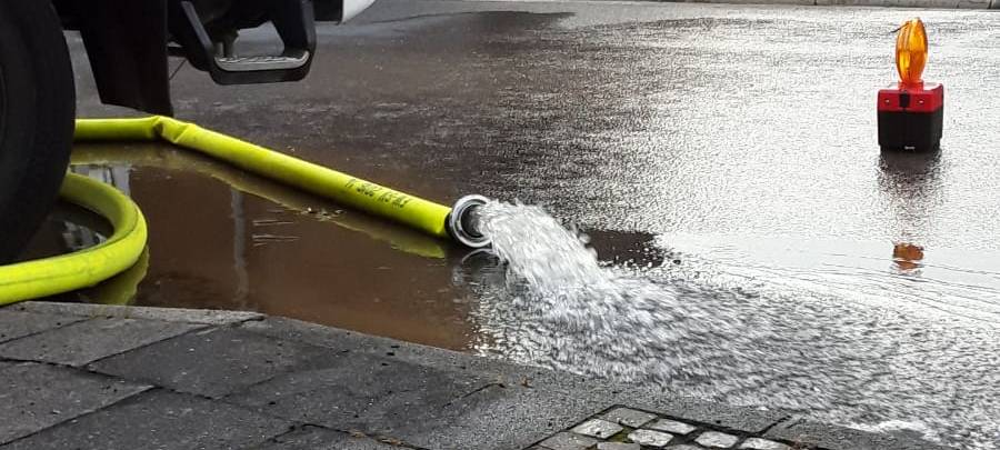 Neuss: Albert-Magnus-Straße nach Wasserrohrbruch gesperrt