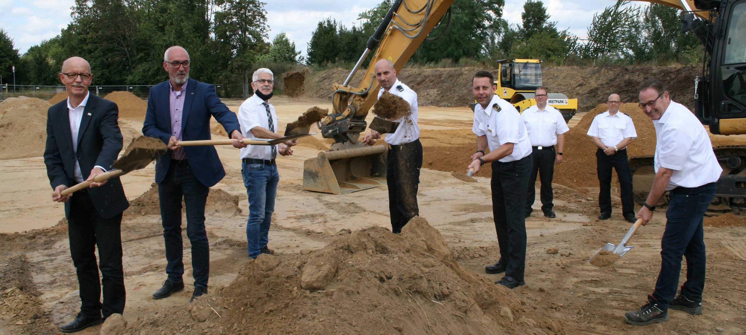 Spatenstich für neues Feuerwehrhaus in Jüchen-Hochneukirch
