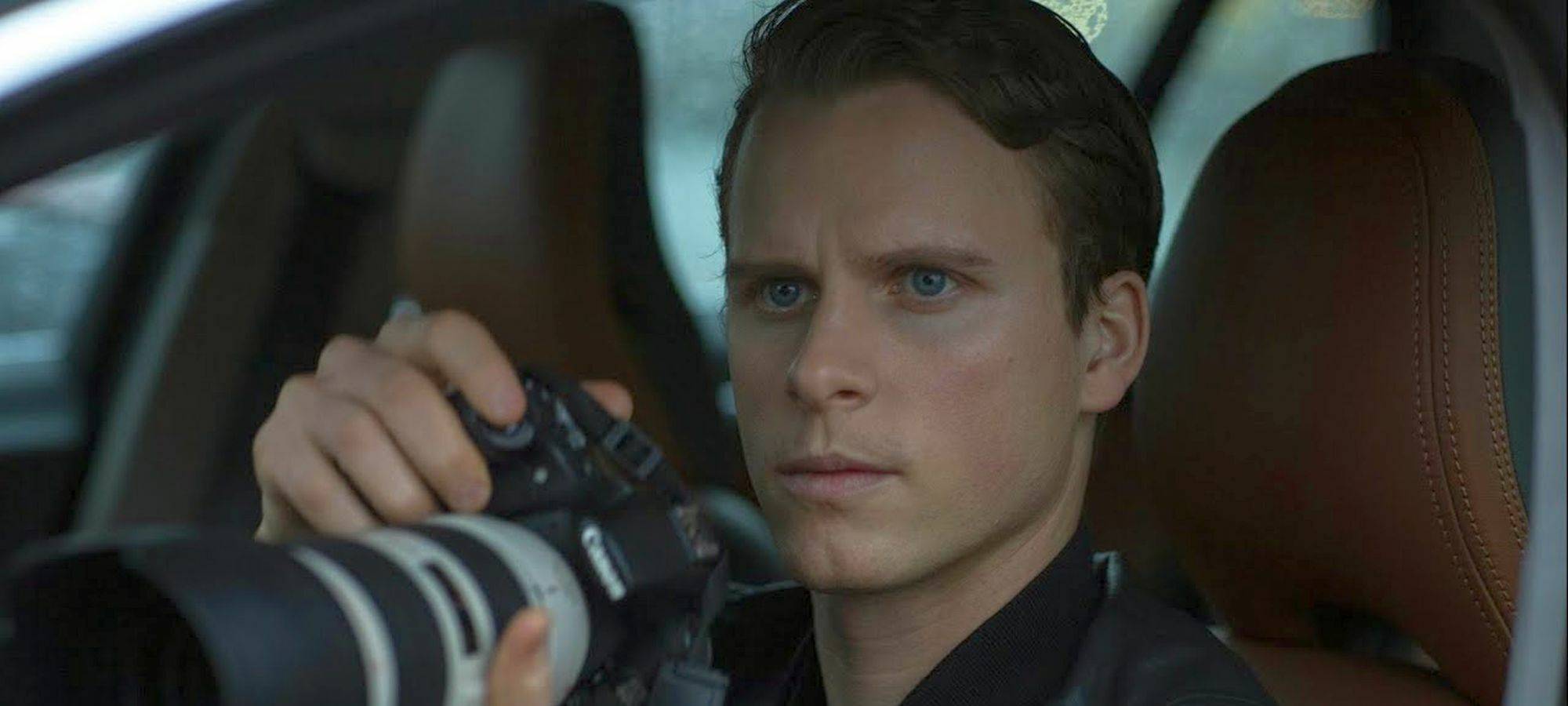 Wallander bei einer Observation.