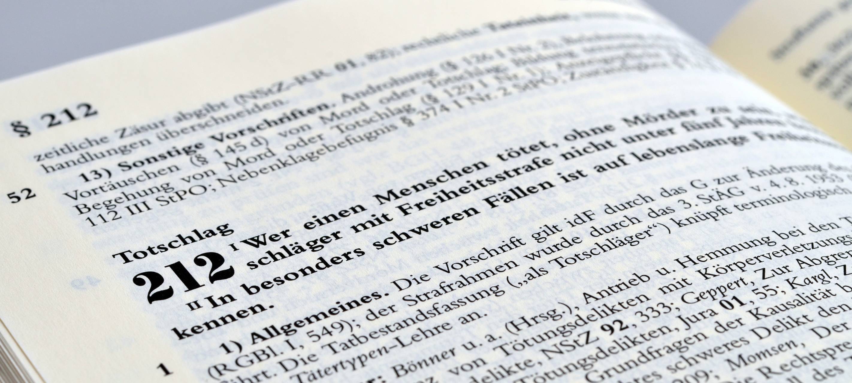 Neusserin wegen versuchten Totschlags vor Gericht
