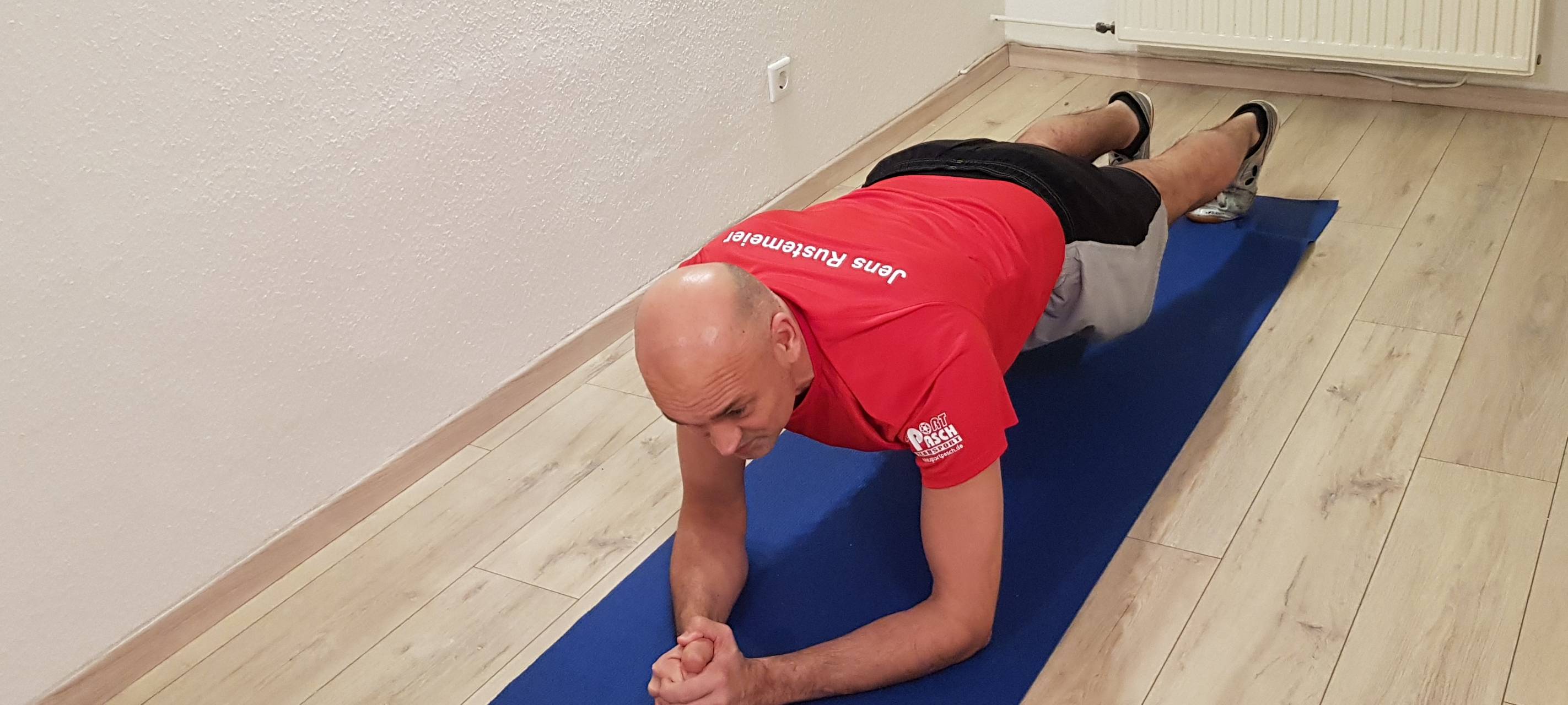 NE-WS 89.4 Reporter Jens Rustemeier beim Lockdown-Homeworkout