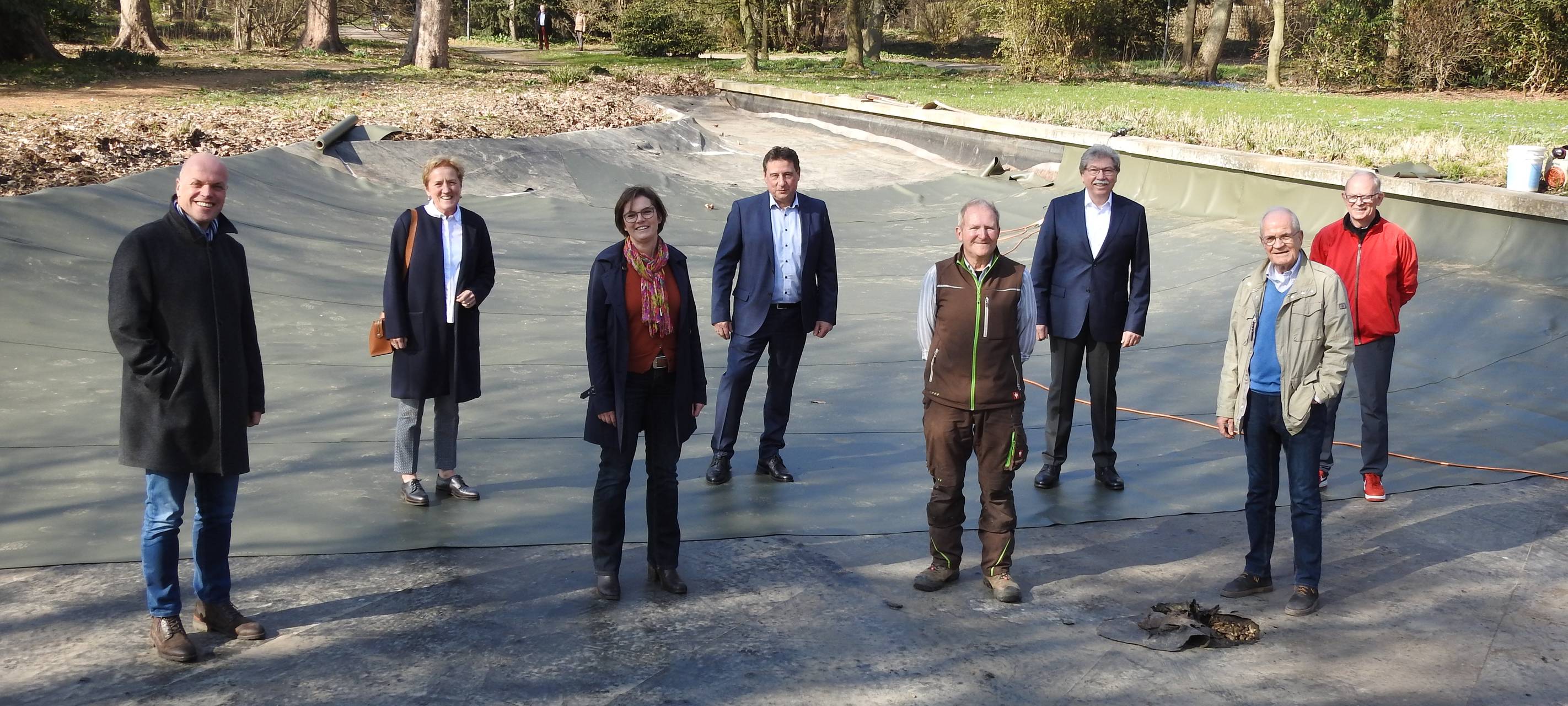 Teich im Stadtpark Grevenbroich bekommt neue Plane