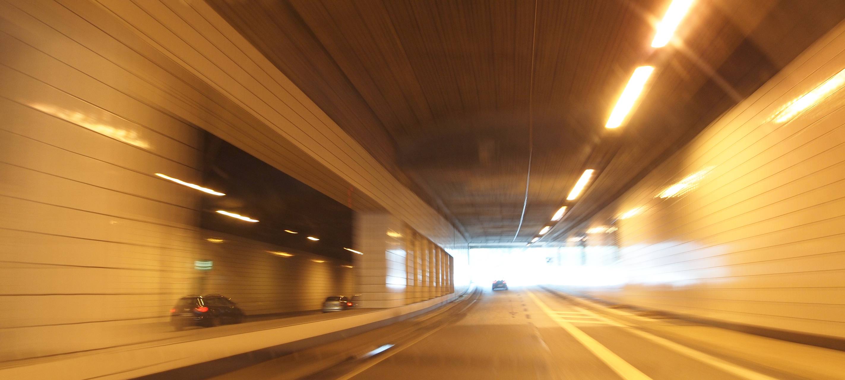 Tempolimit in Flughafentunnel auf A44