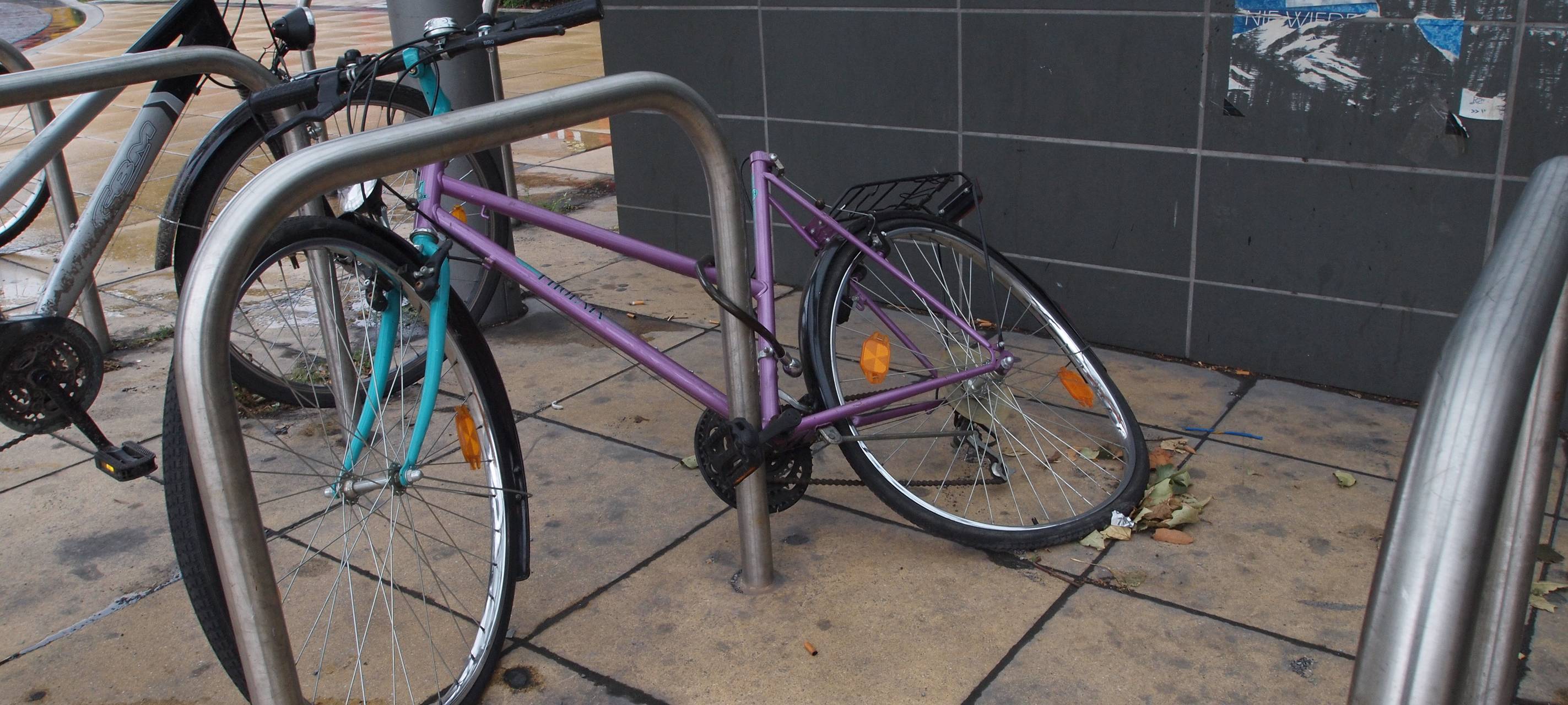 Vandalismus auf Schulhof von Neuss-Gnadentaler Grundschule