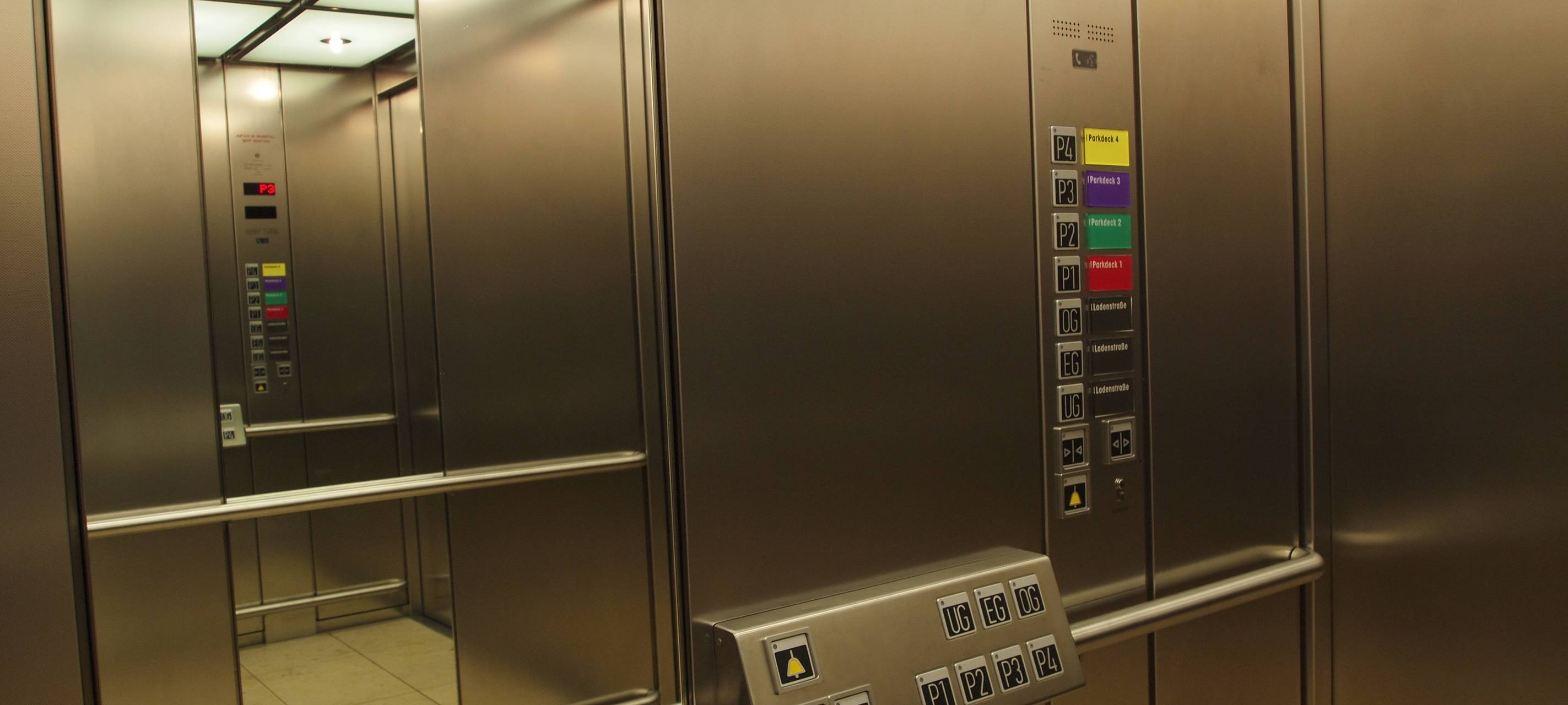 Aufzug an Pierburg-Brücke in Neuss wieder defekt