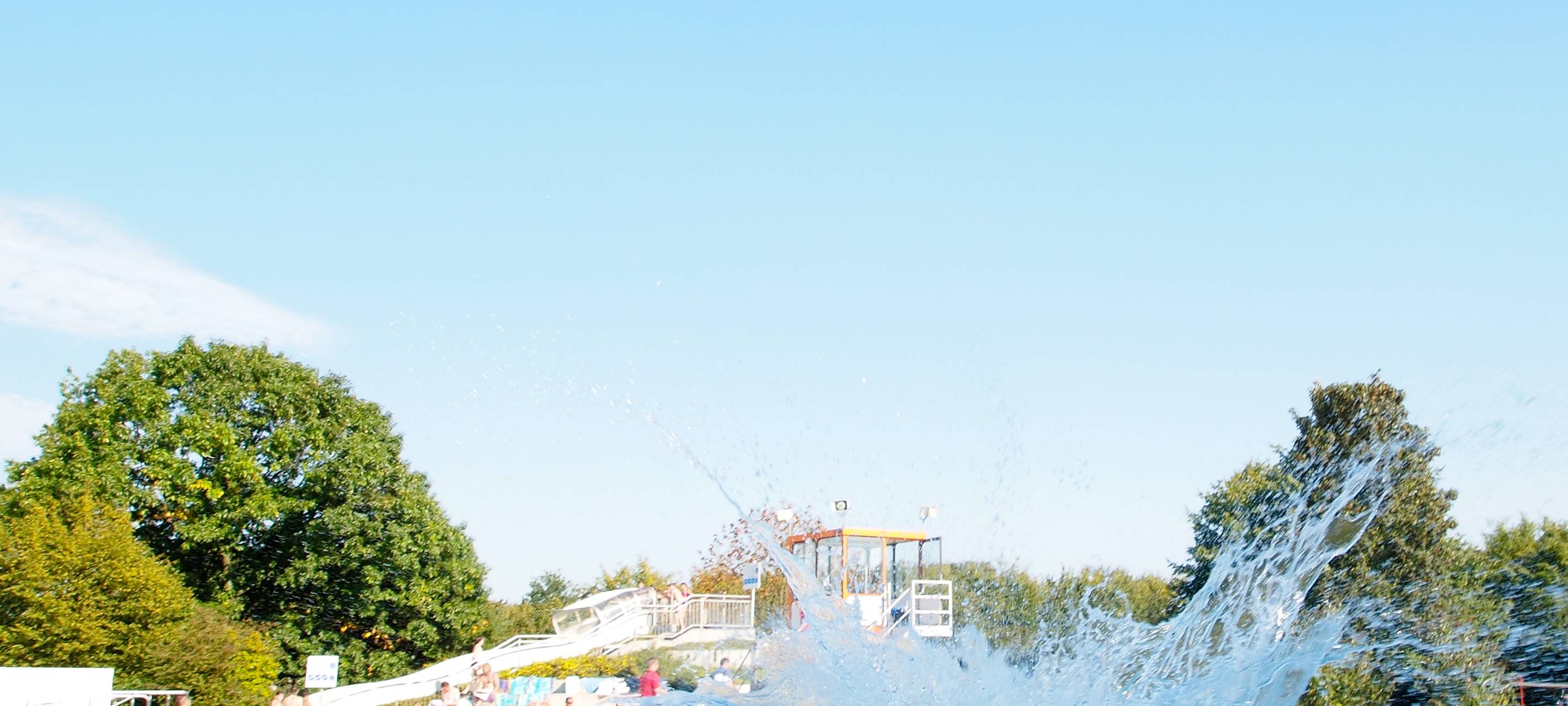 Rhein-Kreis Neuss: Oben-ohne schwimmen ist kein Problem