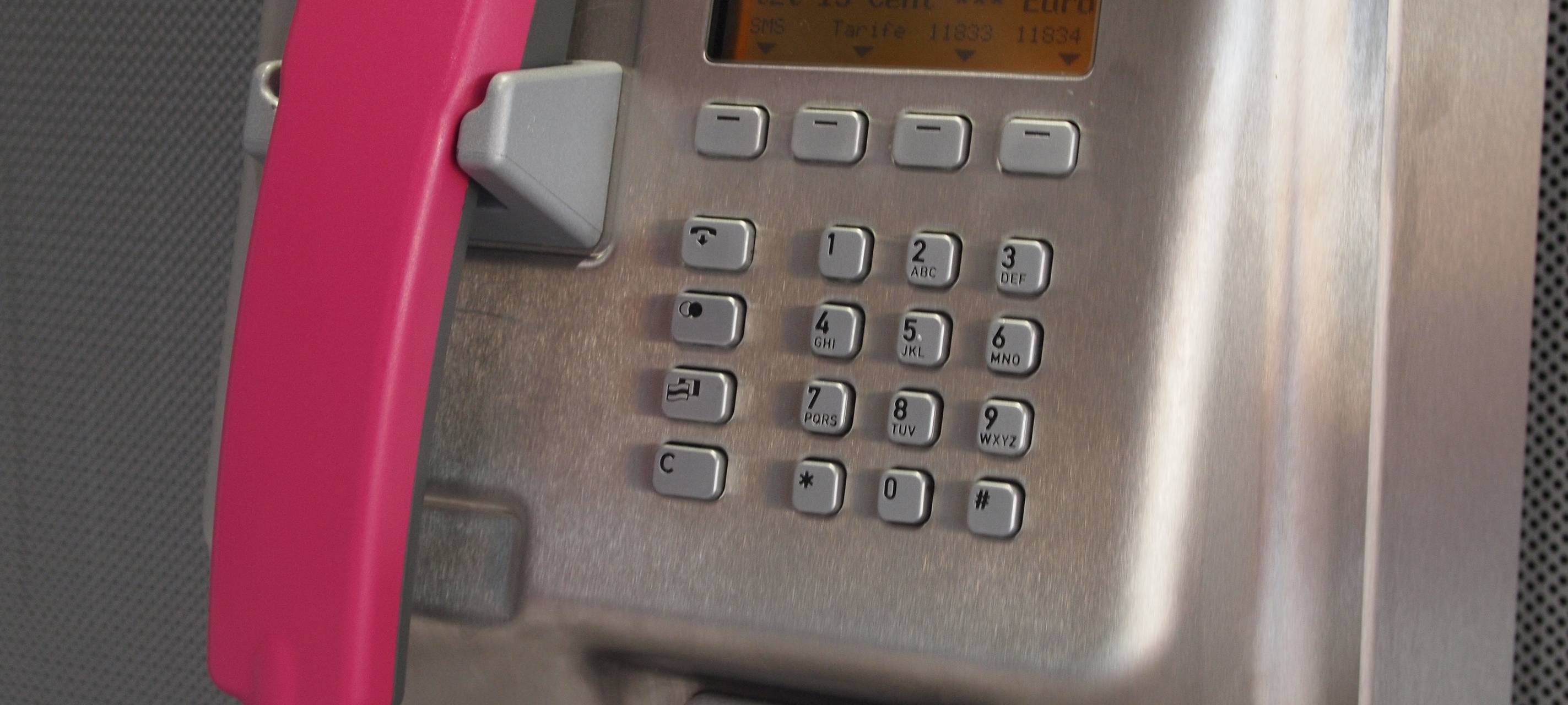 Abbau von Telefonzellen in Grevenbroich