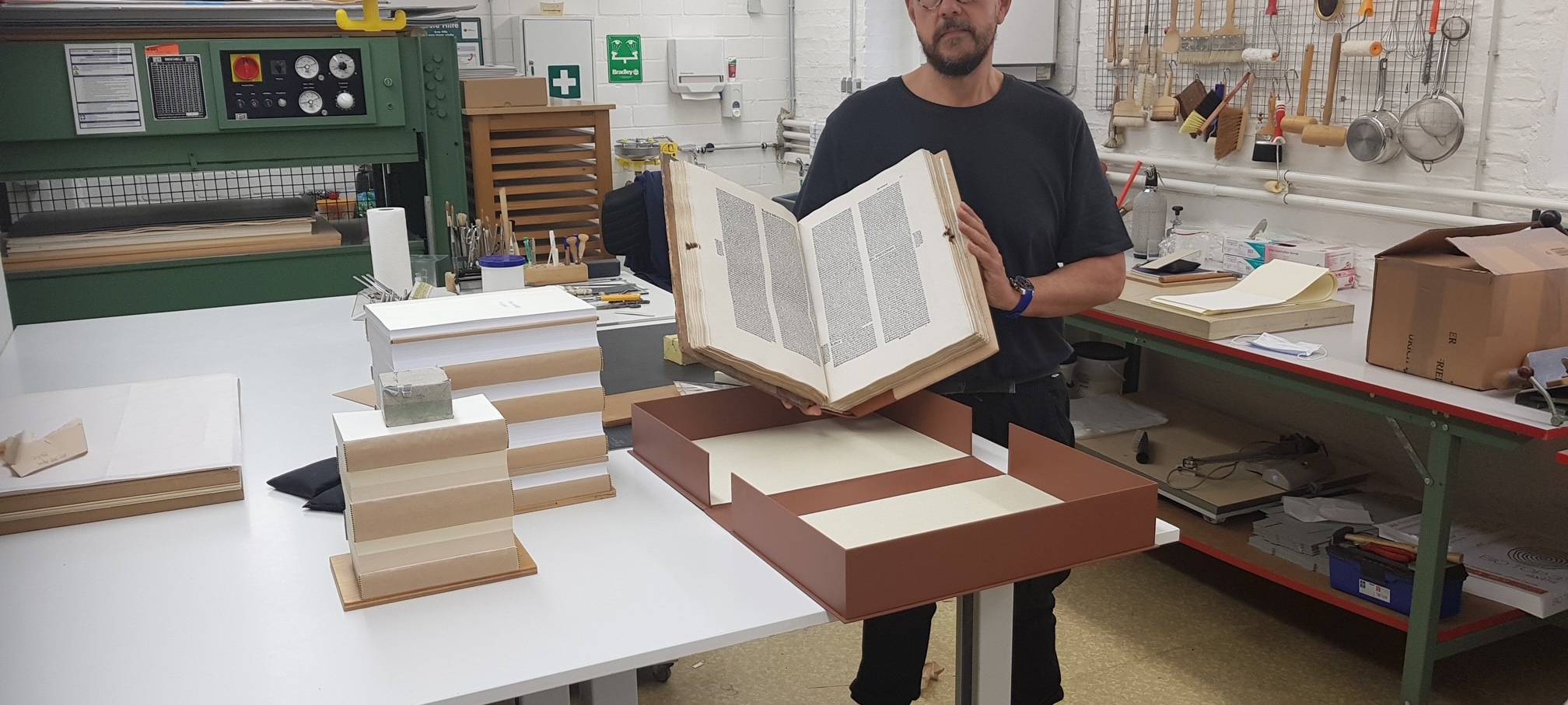 Buchbinden auch dank Neusser jetzt Weltkulturerbe