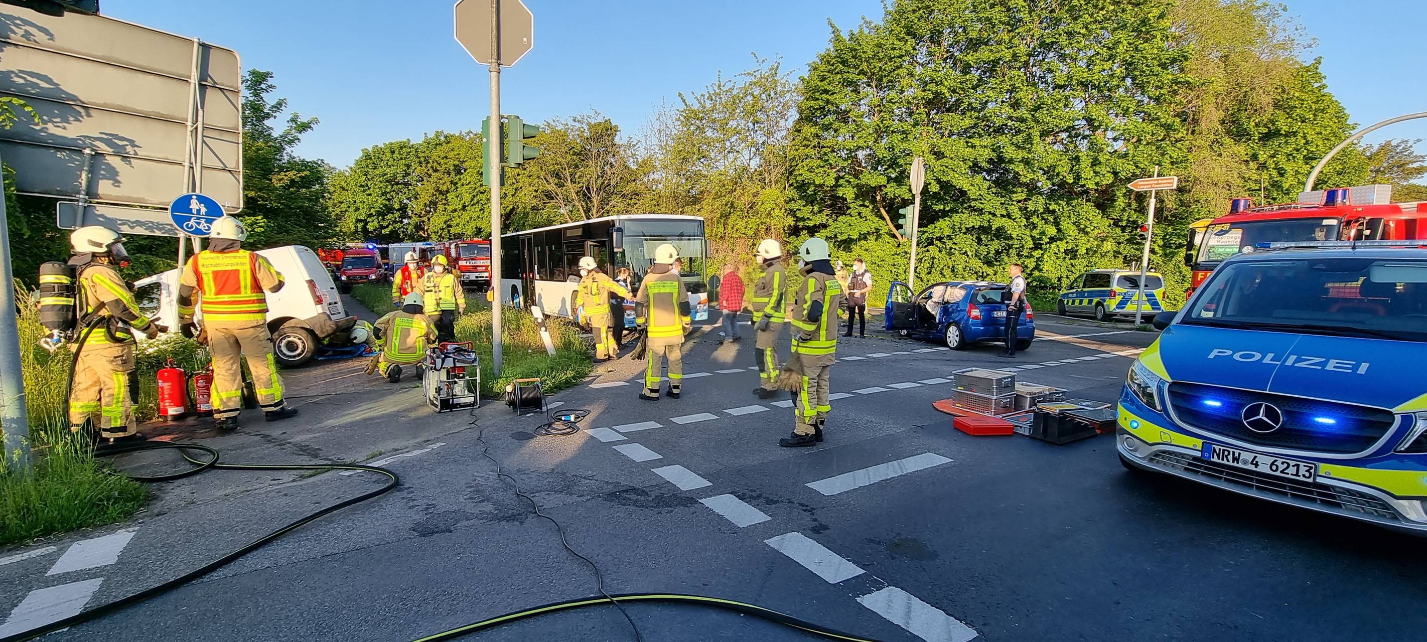 Schwerer Autounfall in Grevenbroich-Kapellen