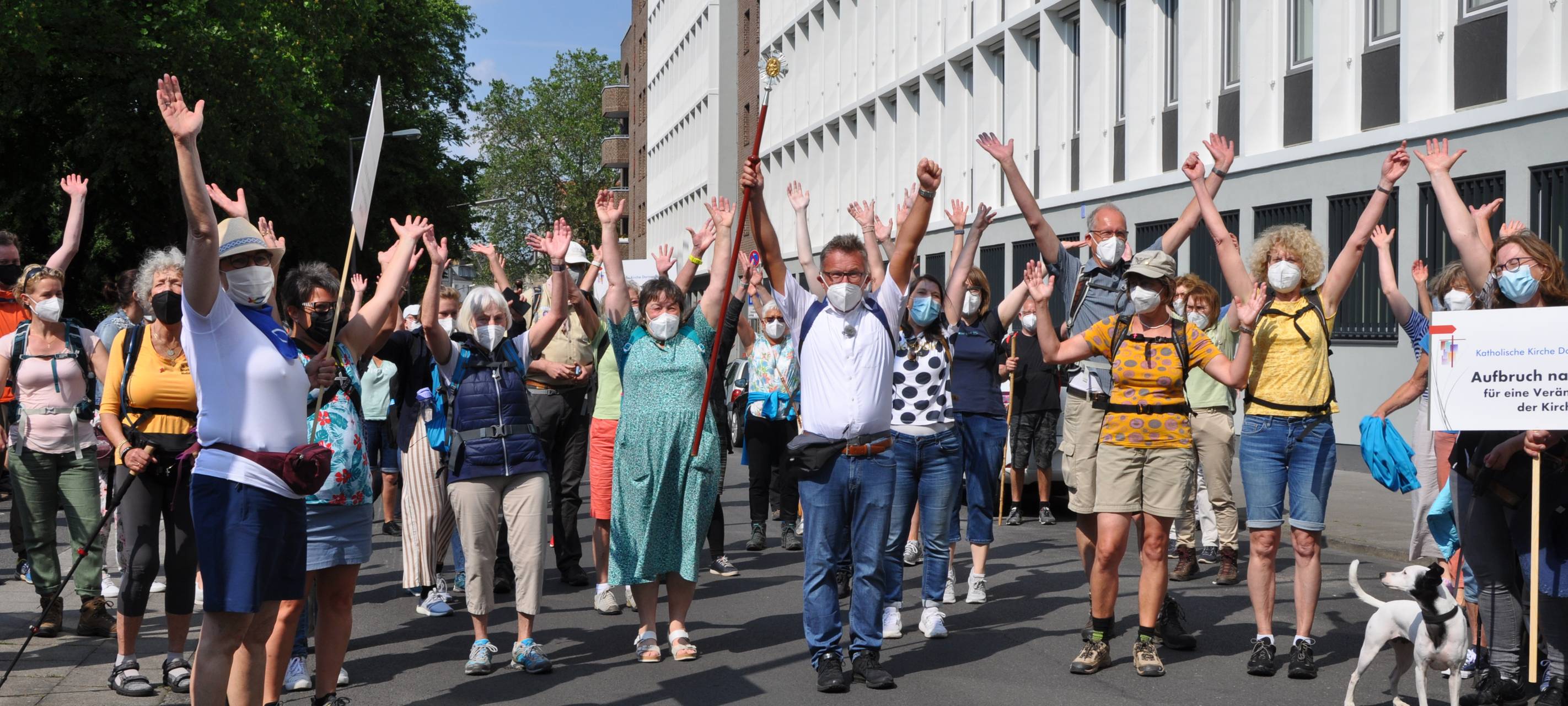 Dormagener Pfarrer marschiert gegen Kardinal Woelki