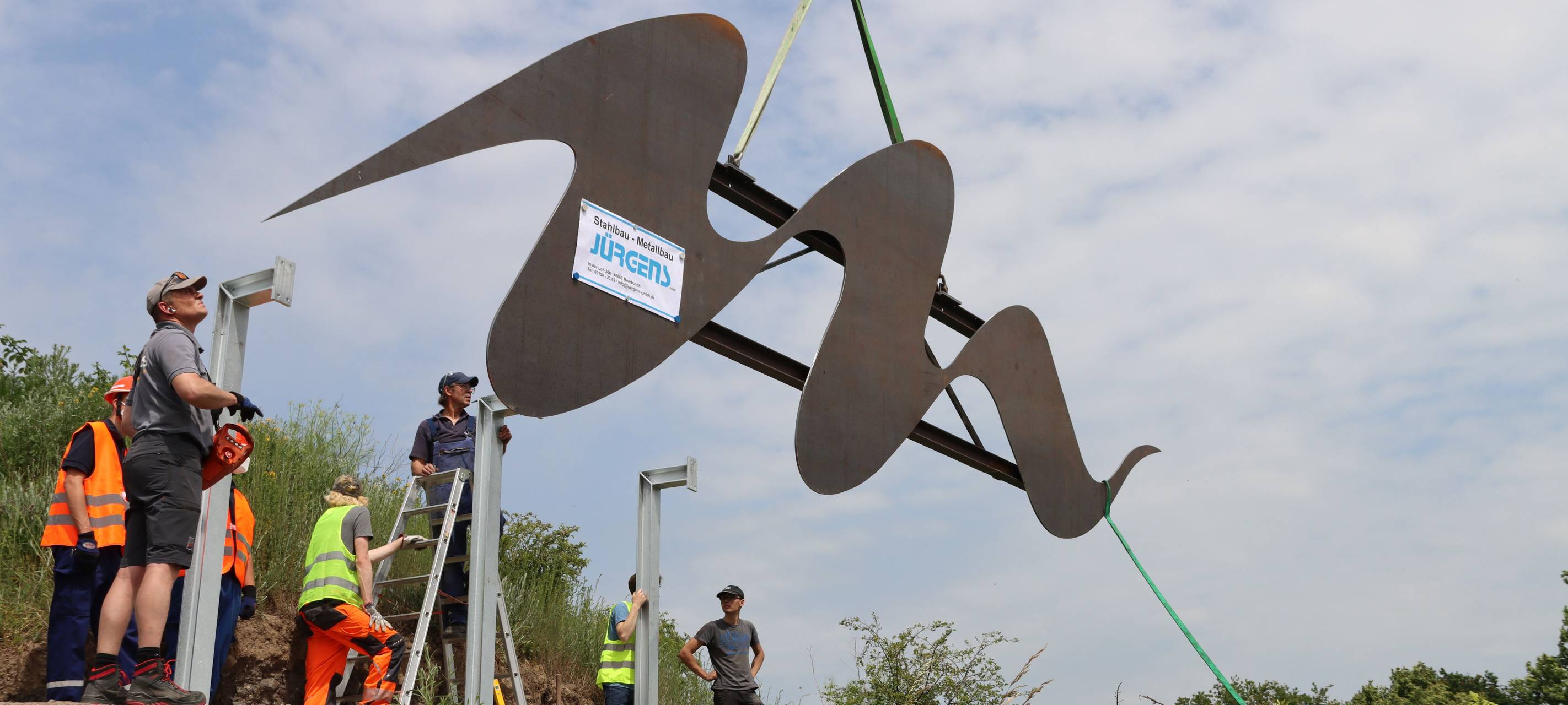 Meerbusch-Logo begrüßt jetzt Autofahrer an der A 57