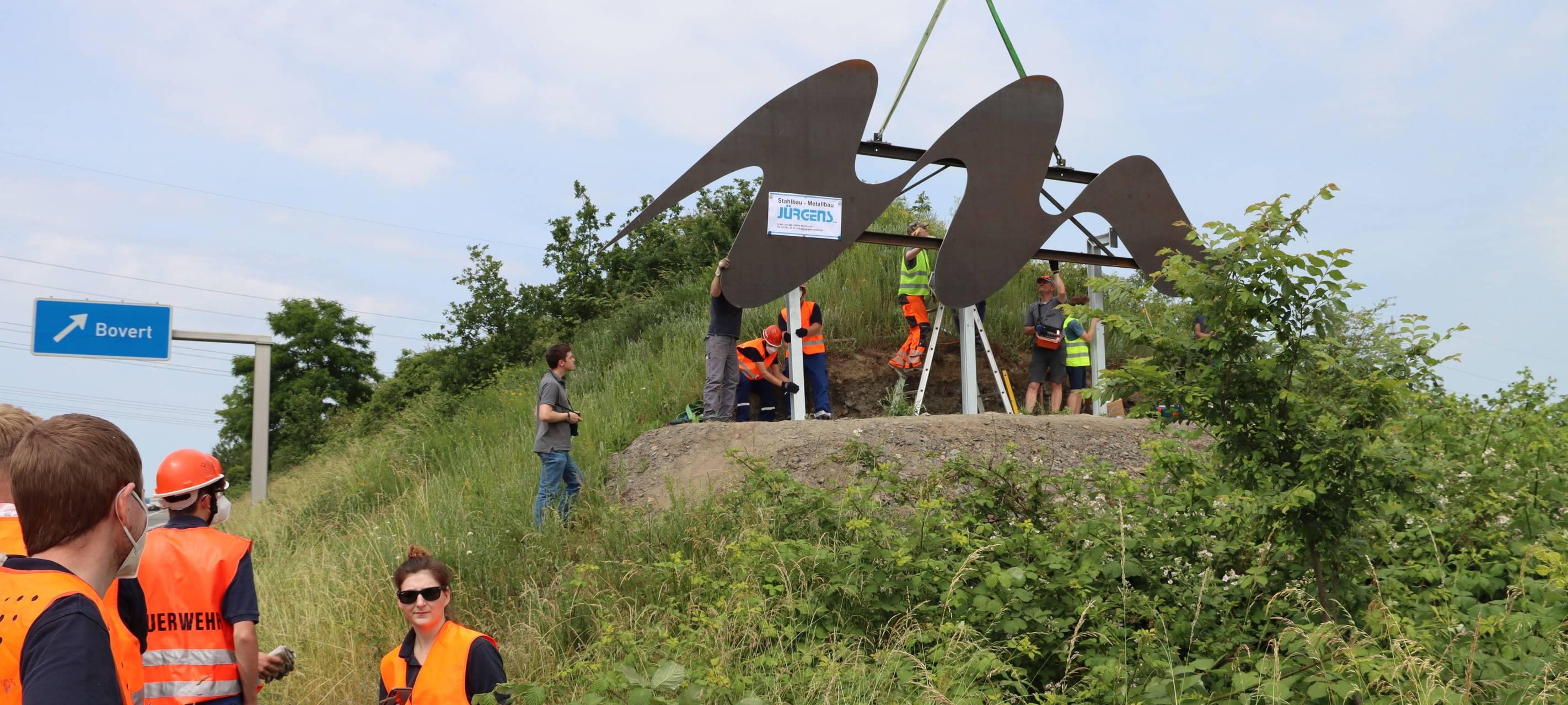 Meerbusch-Logo begrüßt jetzt Autofahrer an der A 57