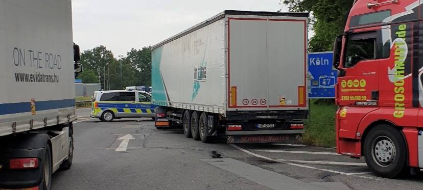 A57 bei Kaarst wegen Klärschlamm gesperrt
