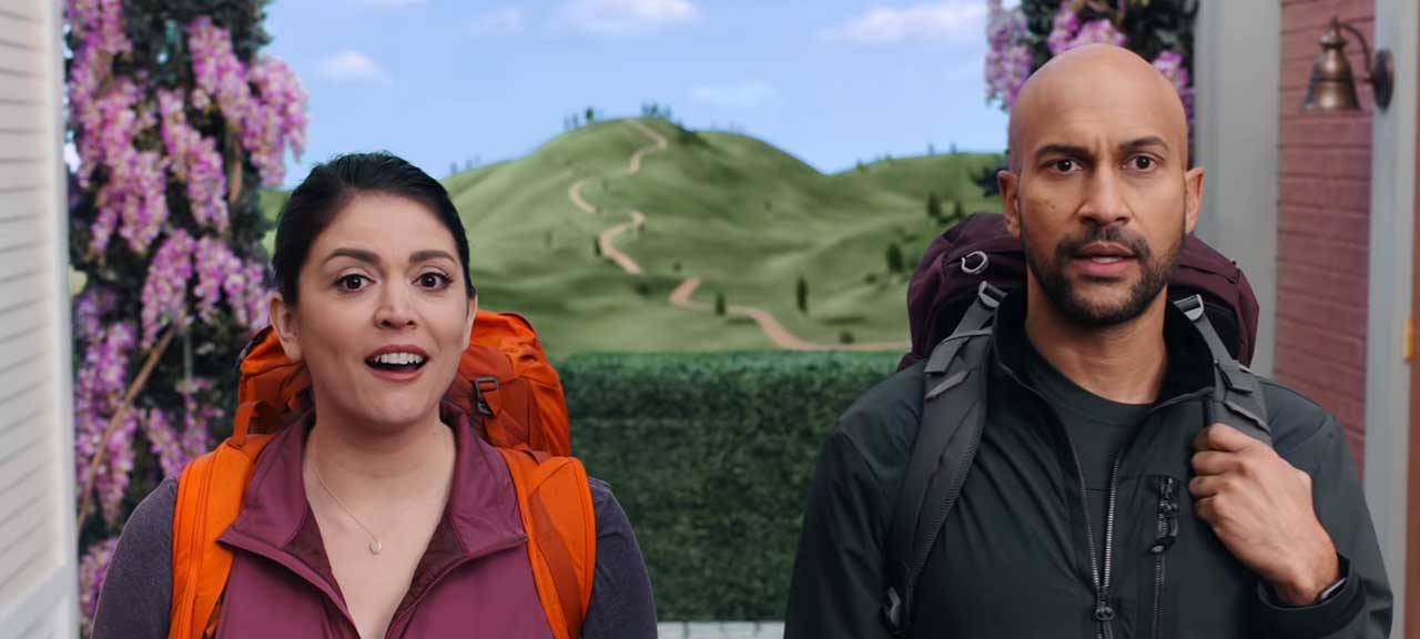 Melissa und Josh kommen in Schmigadoon an.