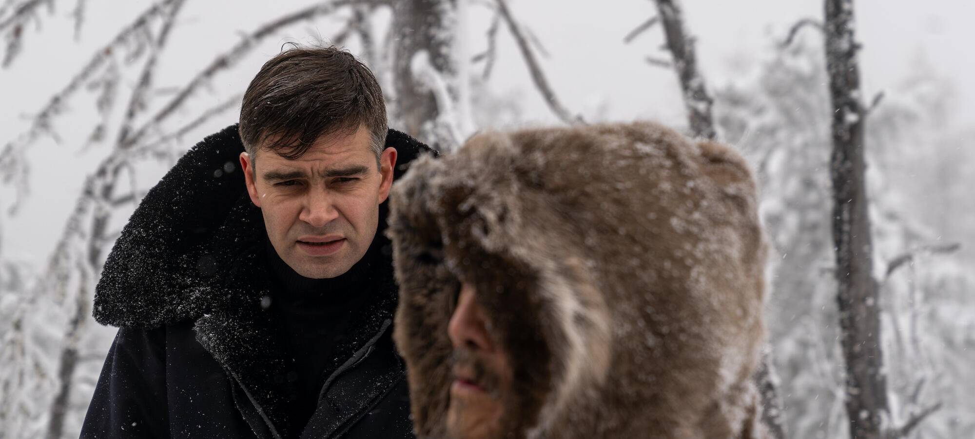 Major Kostin befragt jeden Zeugen.