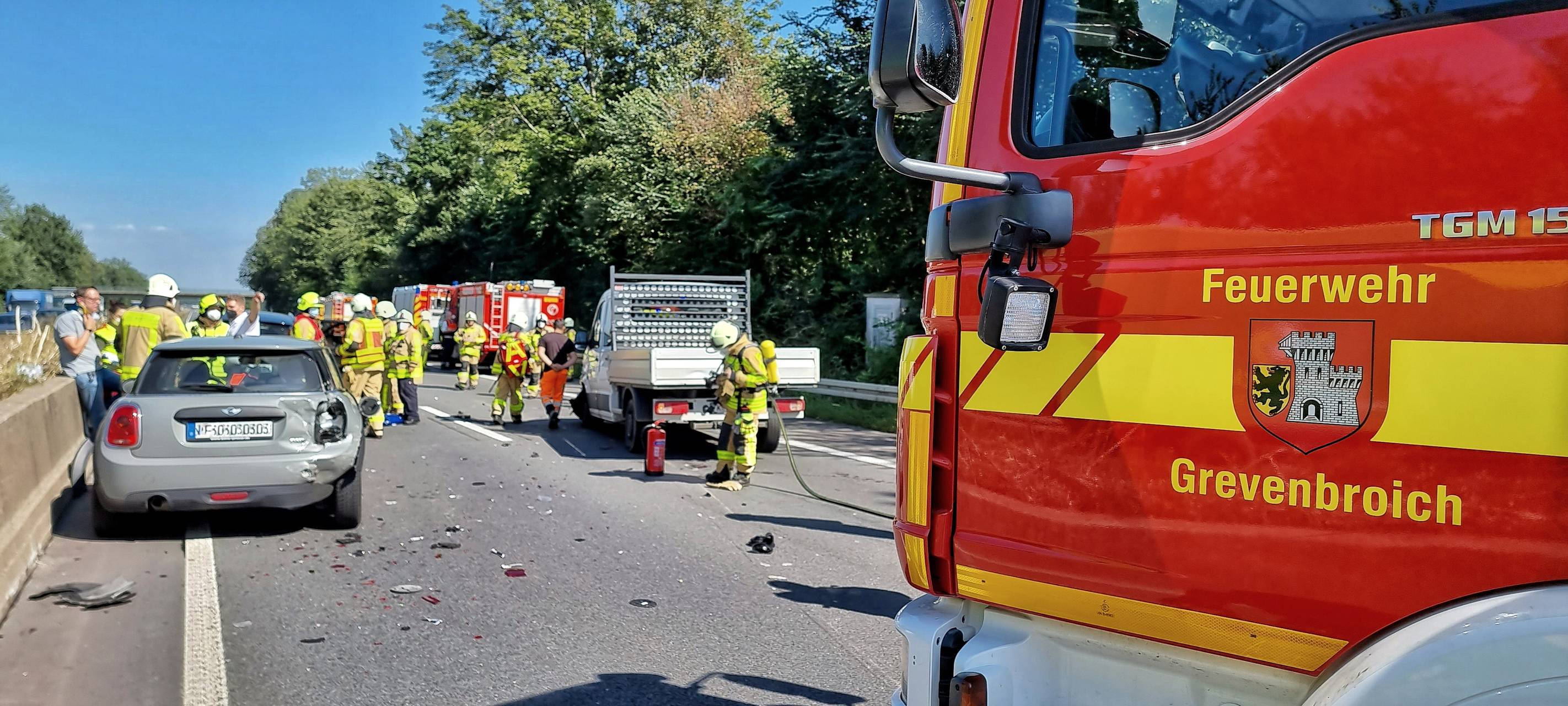 Schwerer Unfall auf A 46 zwischen Grevenbroich und Neuss