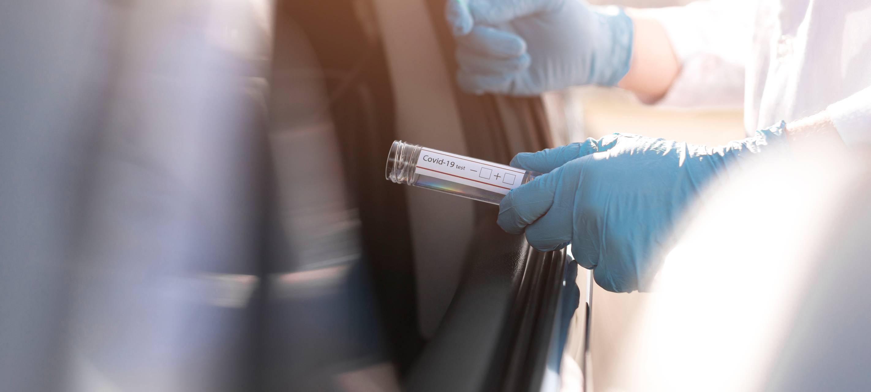 Kaputte Kirmesplätze in Neuss durch Testzentren-Autoverkehr