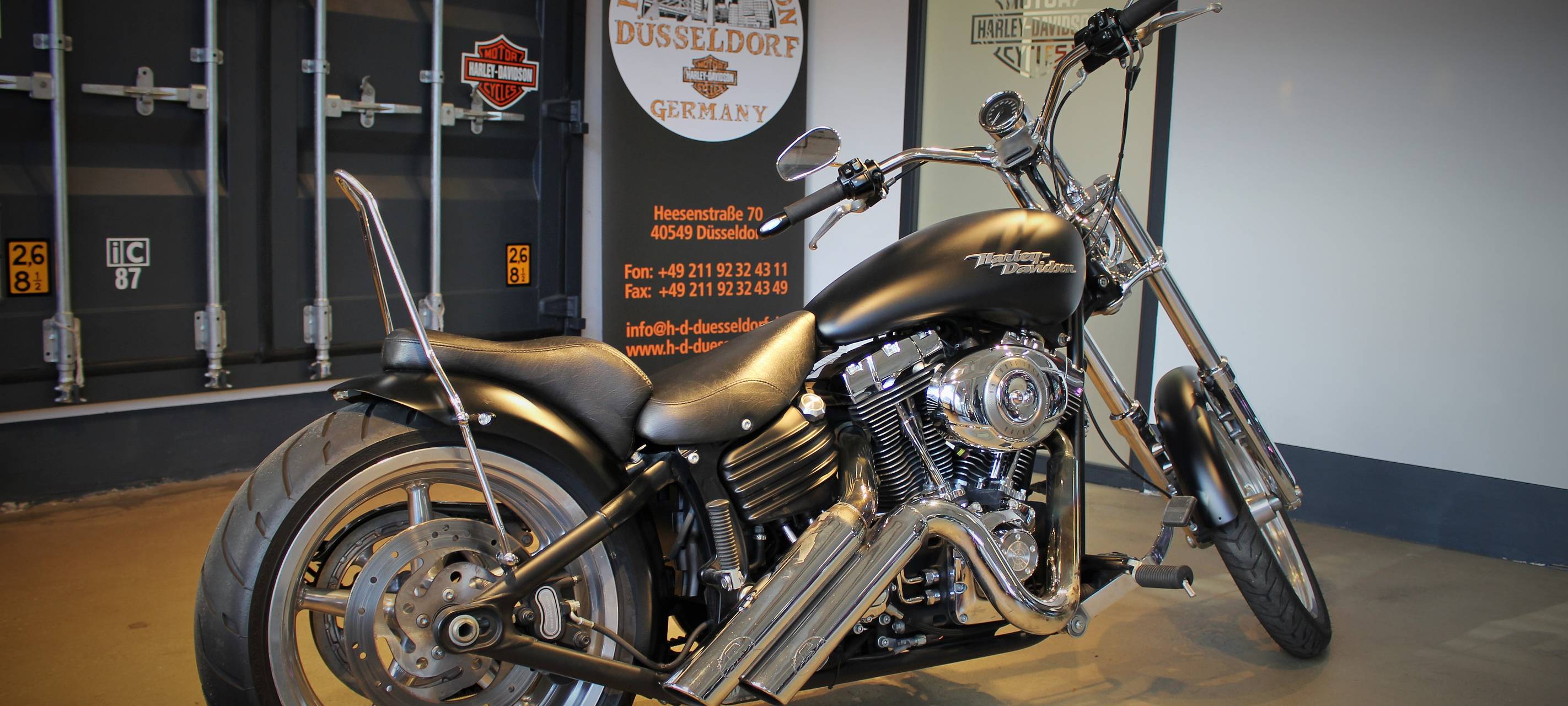 Neusser Rocker fürs Ahrtal: Spende an KiTa übergeben